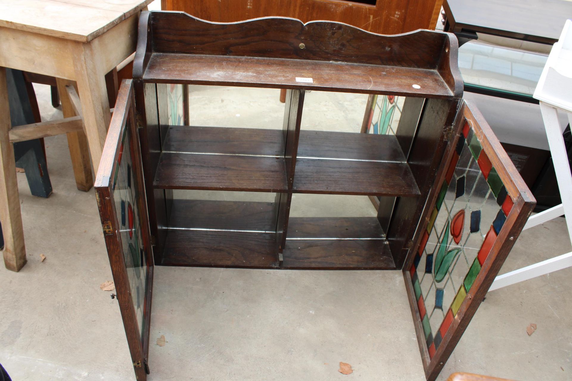 A MID 20TH CENTURY OAK CABINET WITH GALLERY TOP AND TWO GLAZED AND LEADED DOORS, 30" WIDE - Image 2 of 5