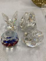 FOUR PIECES OF CRYSTAL TO INCLUDE A SWAROVSKI SWAN AND BUTTERFLY PLUS AN OYSTER WITH PEARL AND A