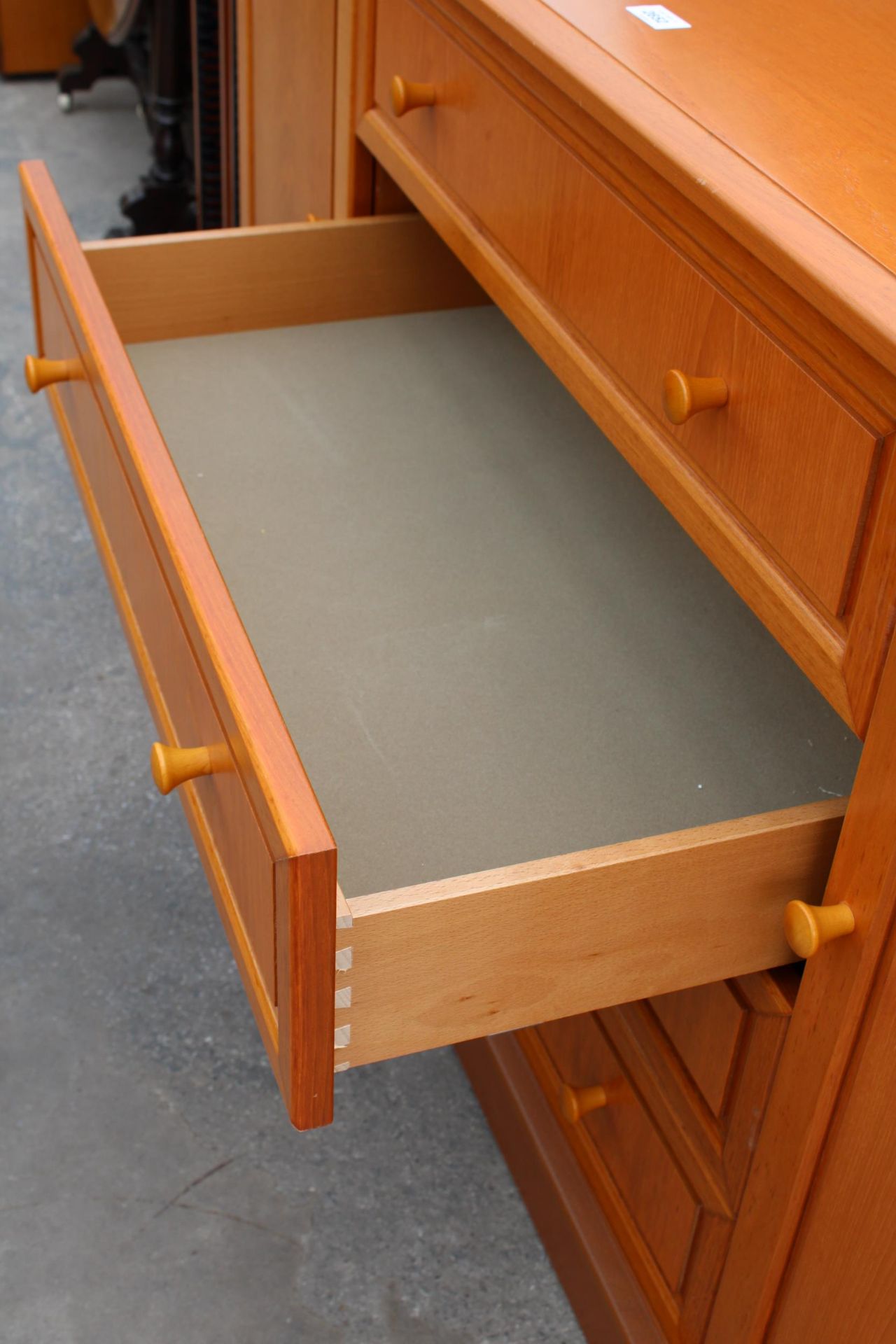 A MODERN G PLAN SIDEBOARD ENCLOSING FOUR DRAWERS AND TWO CUPBOARDS, 61" WIDE - Image 5 of 5