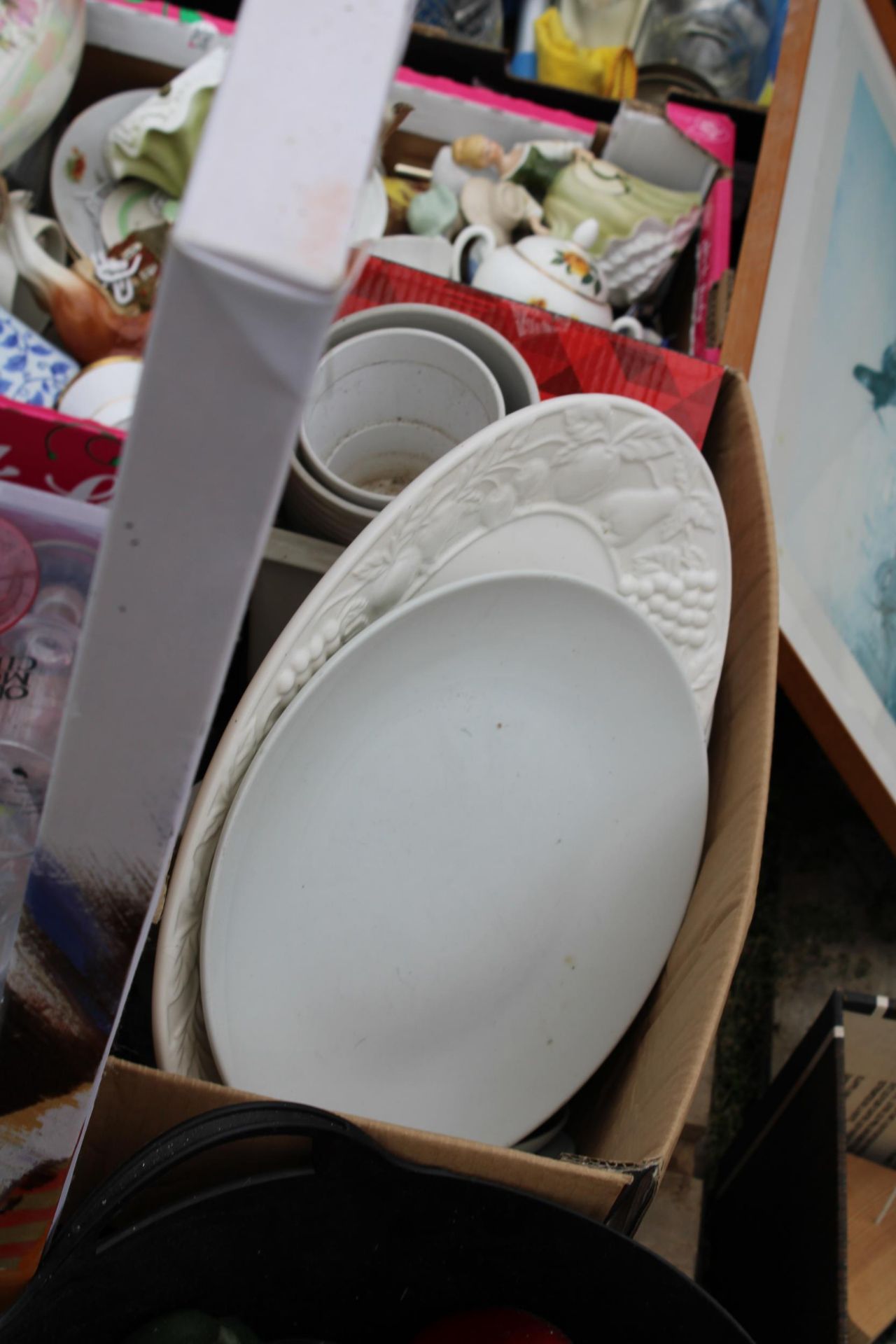 AN ASSORTMENT OF HOUSEHOLD CLEARANCE ITEMS - Image 5 of 5