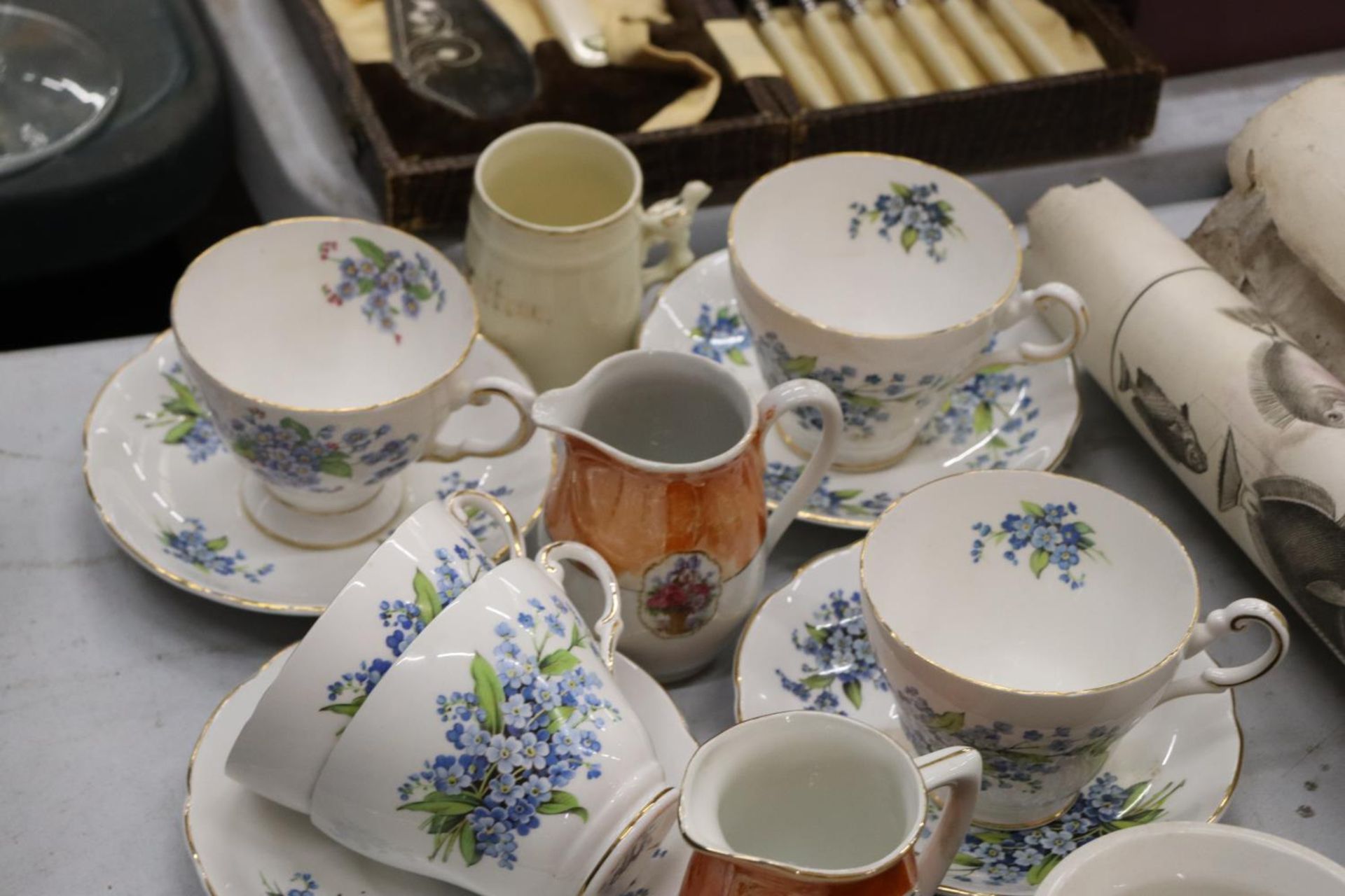 A QUANTITY OF CHINA TO INCLUDE PORTMERION "MAGIC CITY" CUPS AND SAUCERS, REGENCY PART TEASET, - Bild 2 aus 6