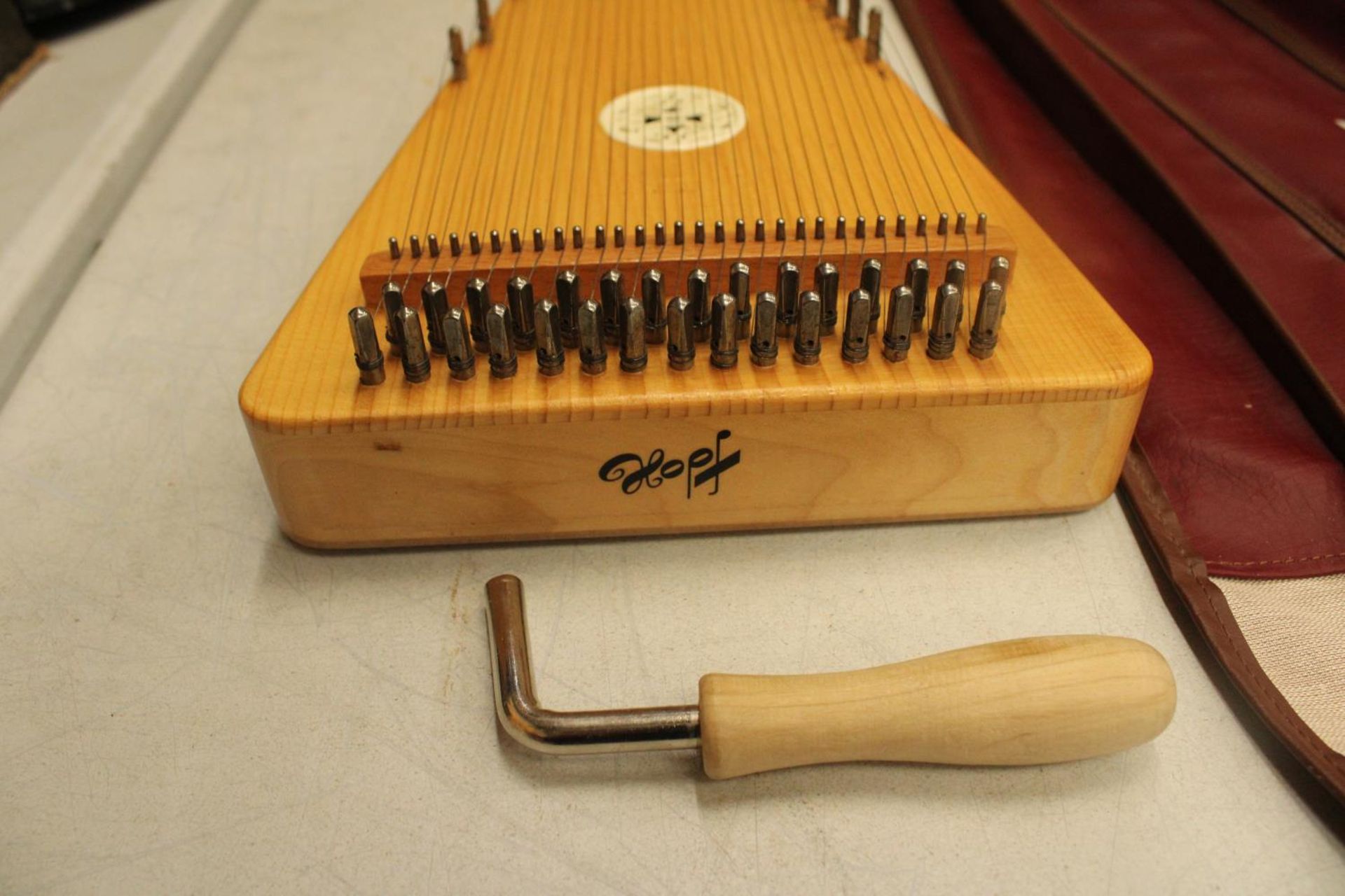 A HOPF PSALTERY WITH TUNING KEY AND STORAGE BAG - Image 2 of 3