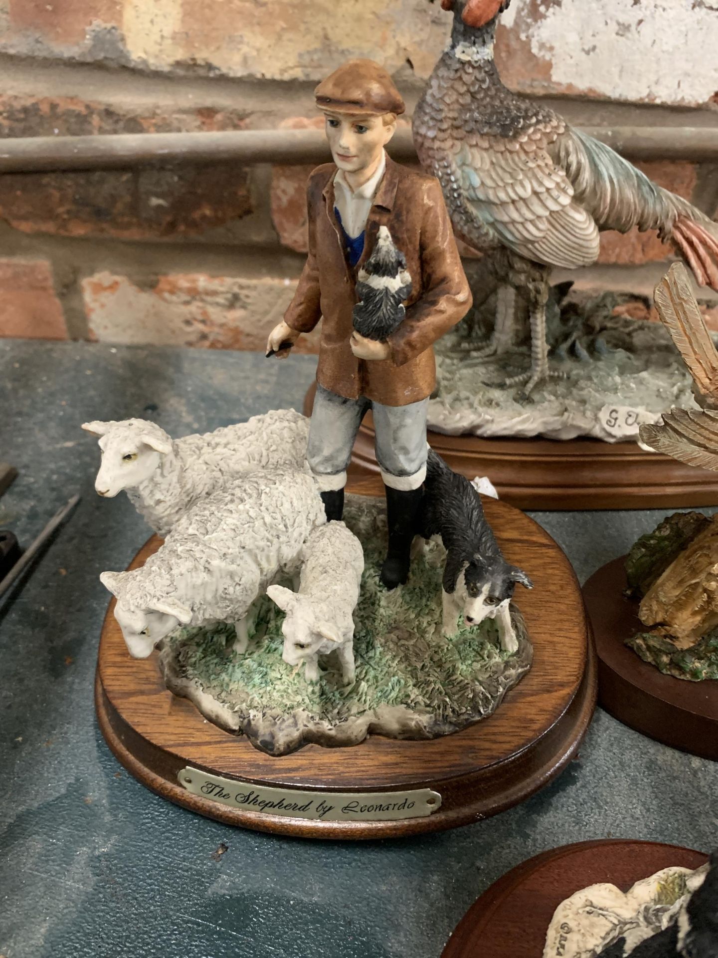 A LARGE MIXED LOT OF ANIMAL ORNAMENT COLLECTABLES TO INCLUDE "THE FULIANA COLLECTION" "LEONARDO" ETC - Image 2 of 5