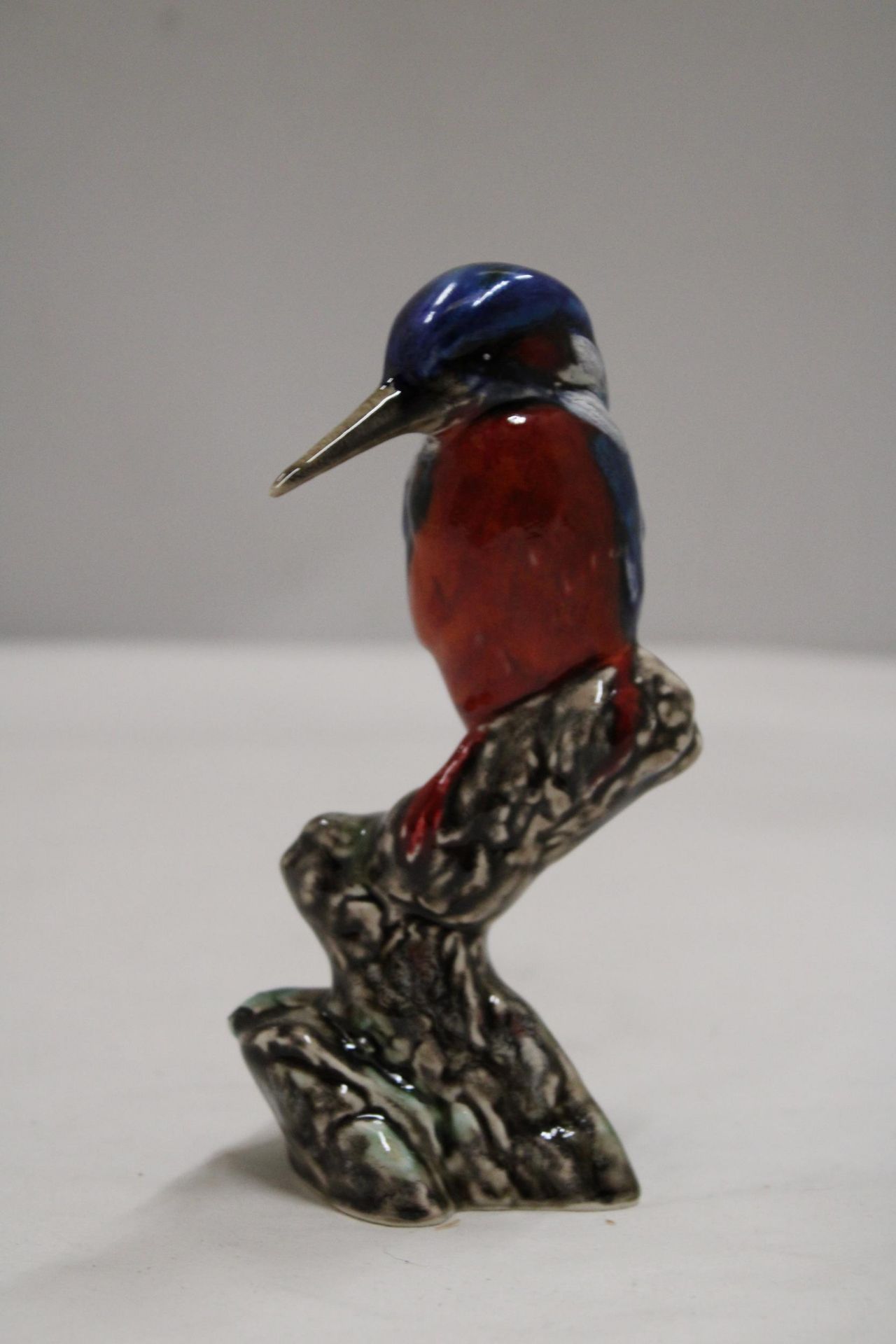 AN ANITA HARRIS KINGFISHER SIGNED IN GOLD - Image 2 of 6