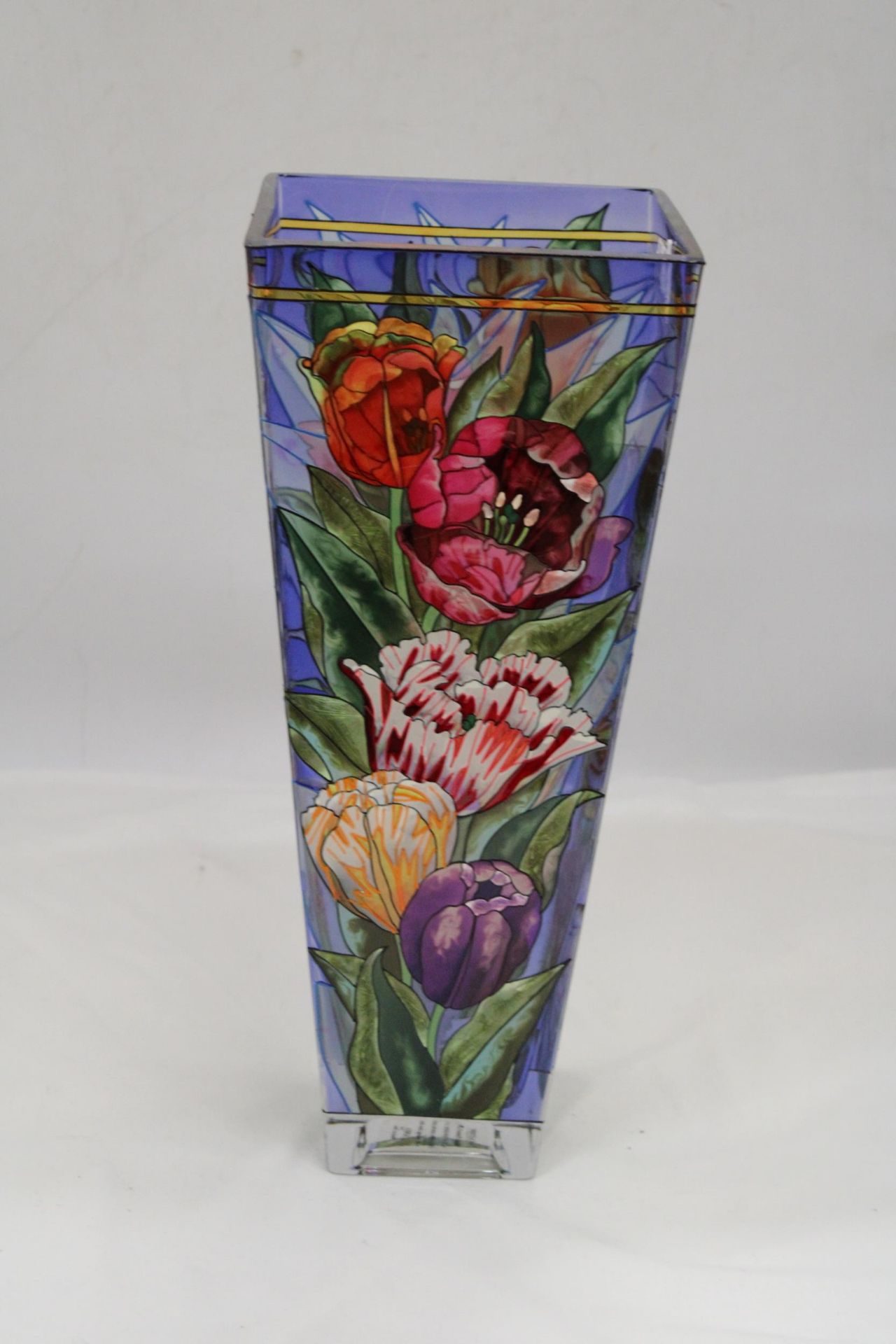 A LARGE HANDPAINTED GLASS VASE, HEIGHT 34CM - Image 3 of 6