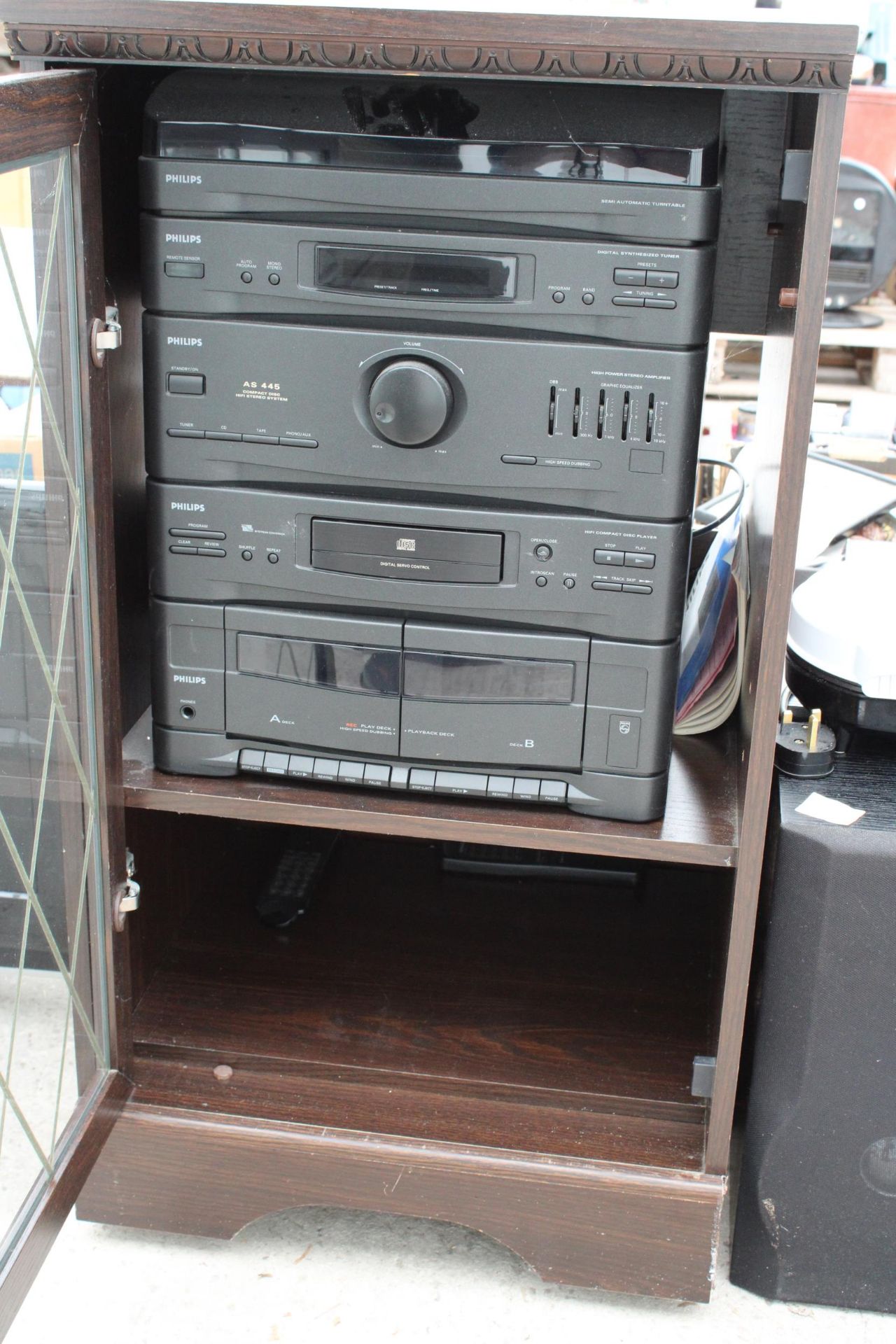 A RECORD CABINET WITH AN ASSORTMENT OF PHILIPS STEREO ITEMS - Bild 2 aus 2