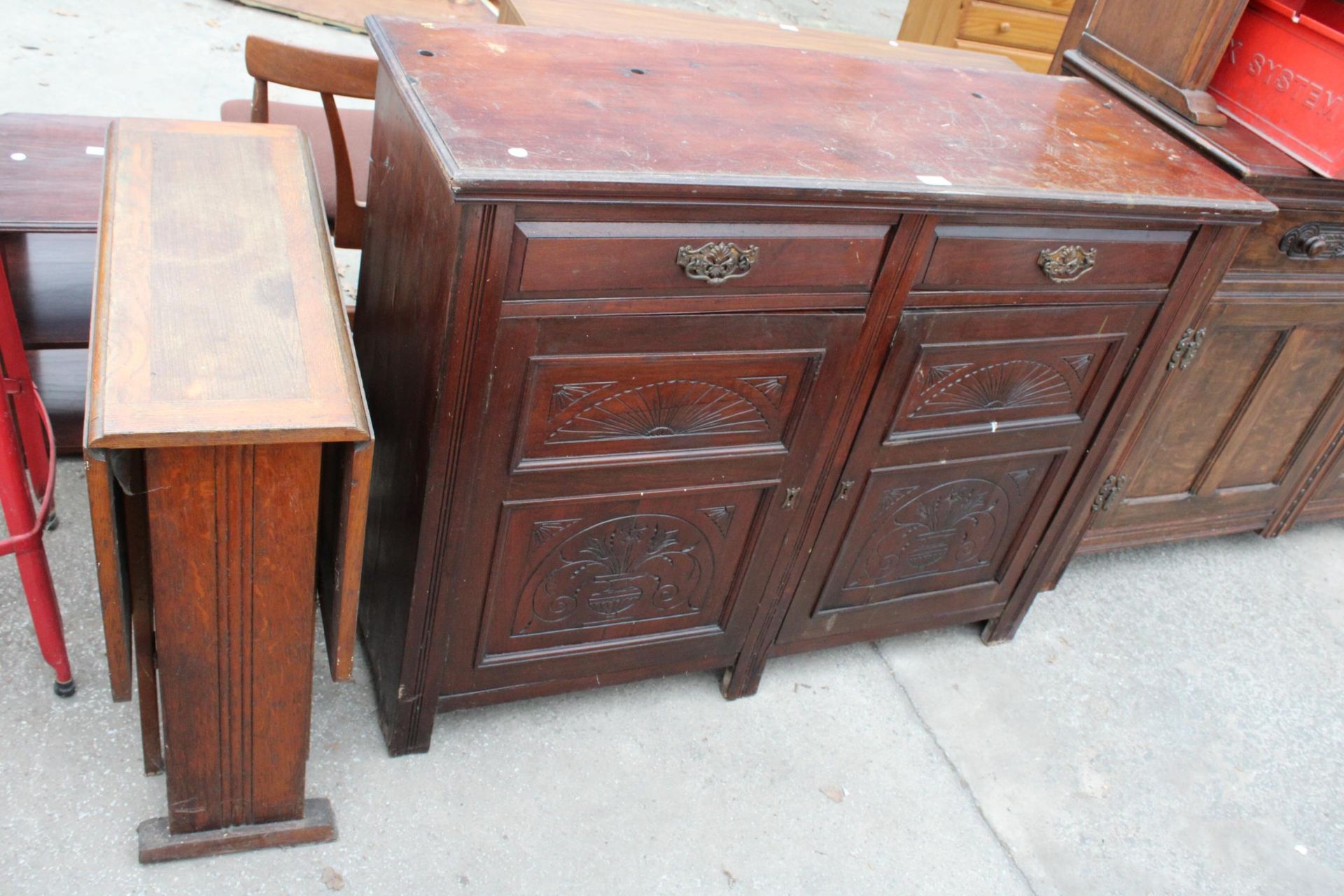 A LATE VICTORIAN SIDEBOARD AND OAK DROP LEAF DINING TABLE