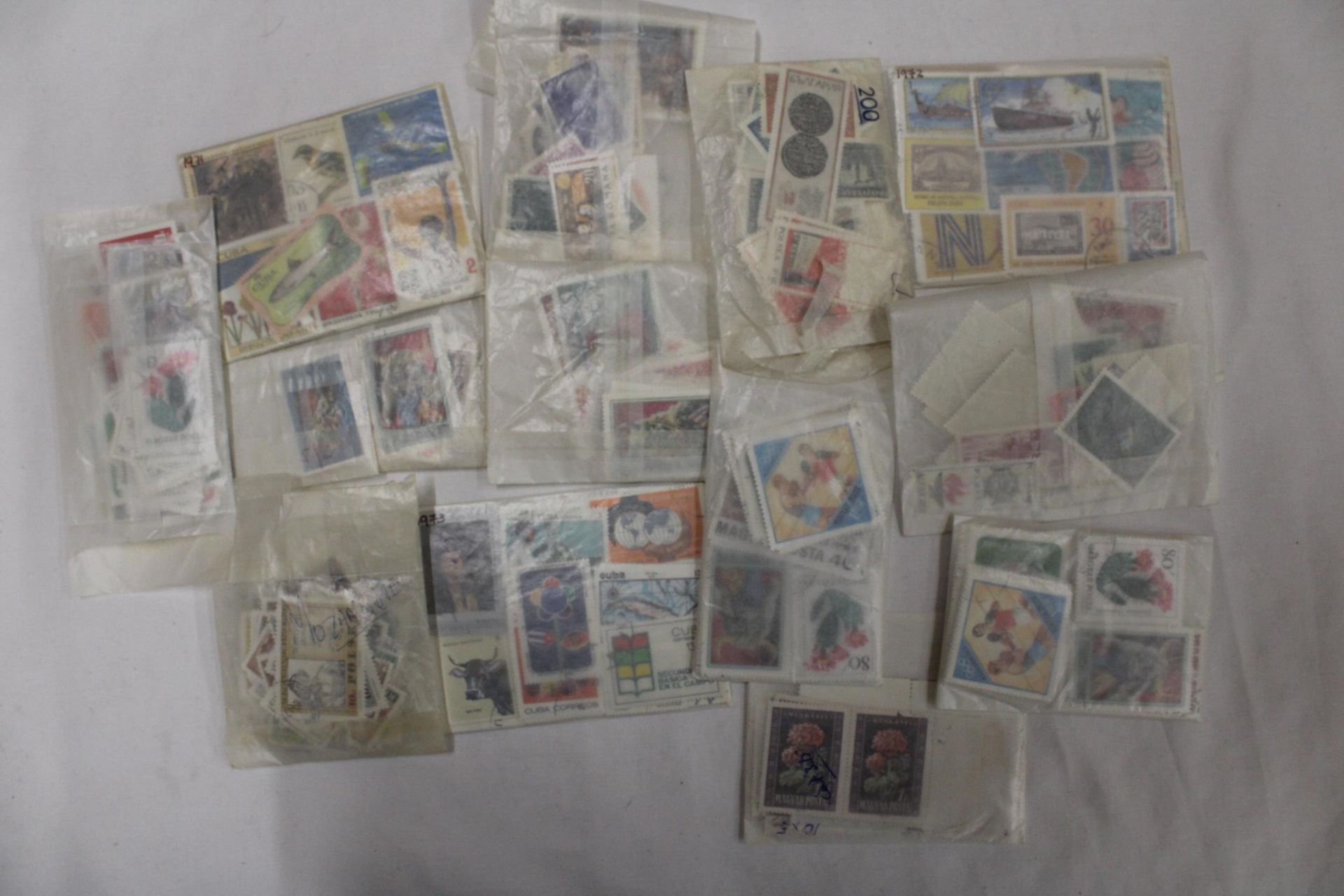 A QUANTITY OF STAMPS IN PACKETS FROM AROUND THE WOR4LD