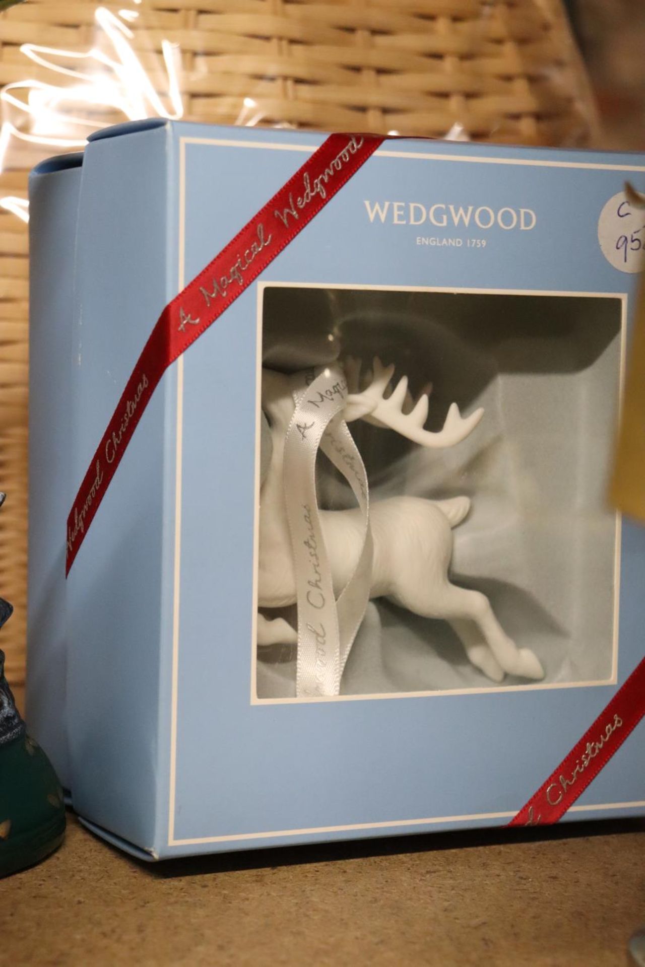 A BOXED WEDGWOOD DEER CHRISTMAS DECORATION, CAST KINGFISHER DOORSTOP, SILVER PLATED VASE AND A WHITE - Image 4 of 4
