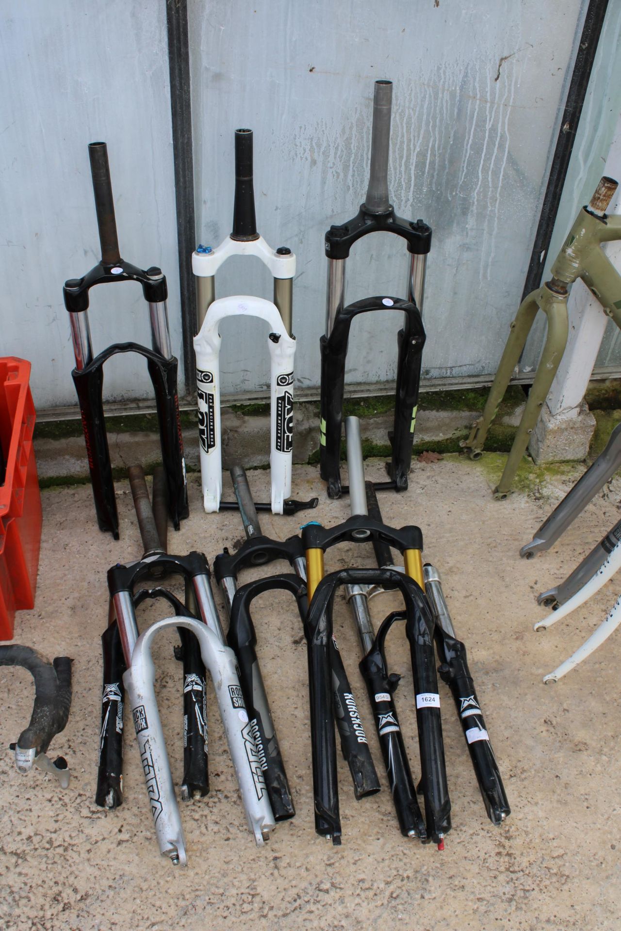 AN ASSORTMENT OF BIKE FRONT FORKS WITH SUSPENSION