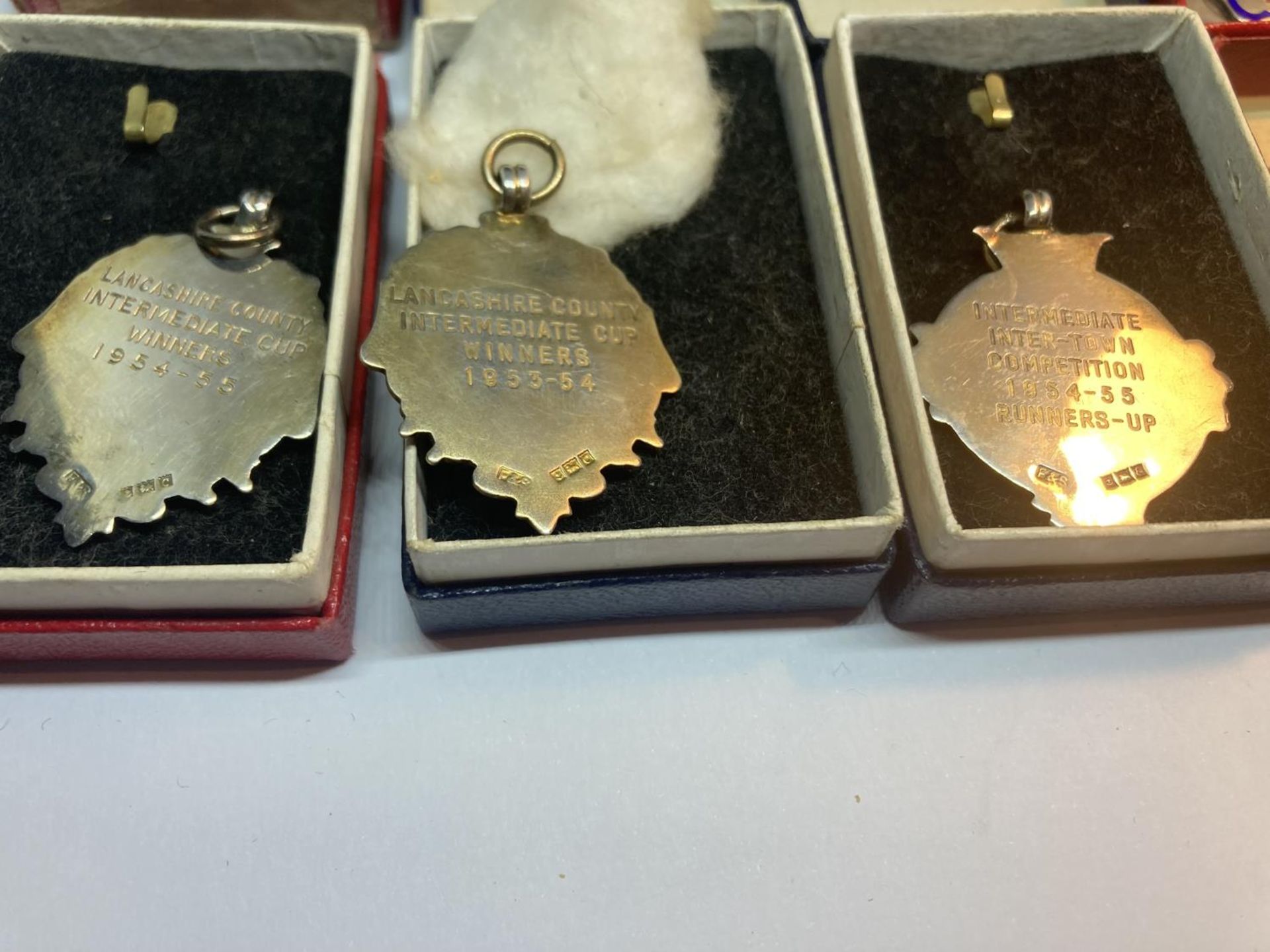 SIX BOXED HALLMARKED SILVER MEDALS TO INCLUDE FIVE FOR ATHLETICS AND A MASONIC - Bild 5 aus 7