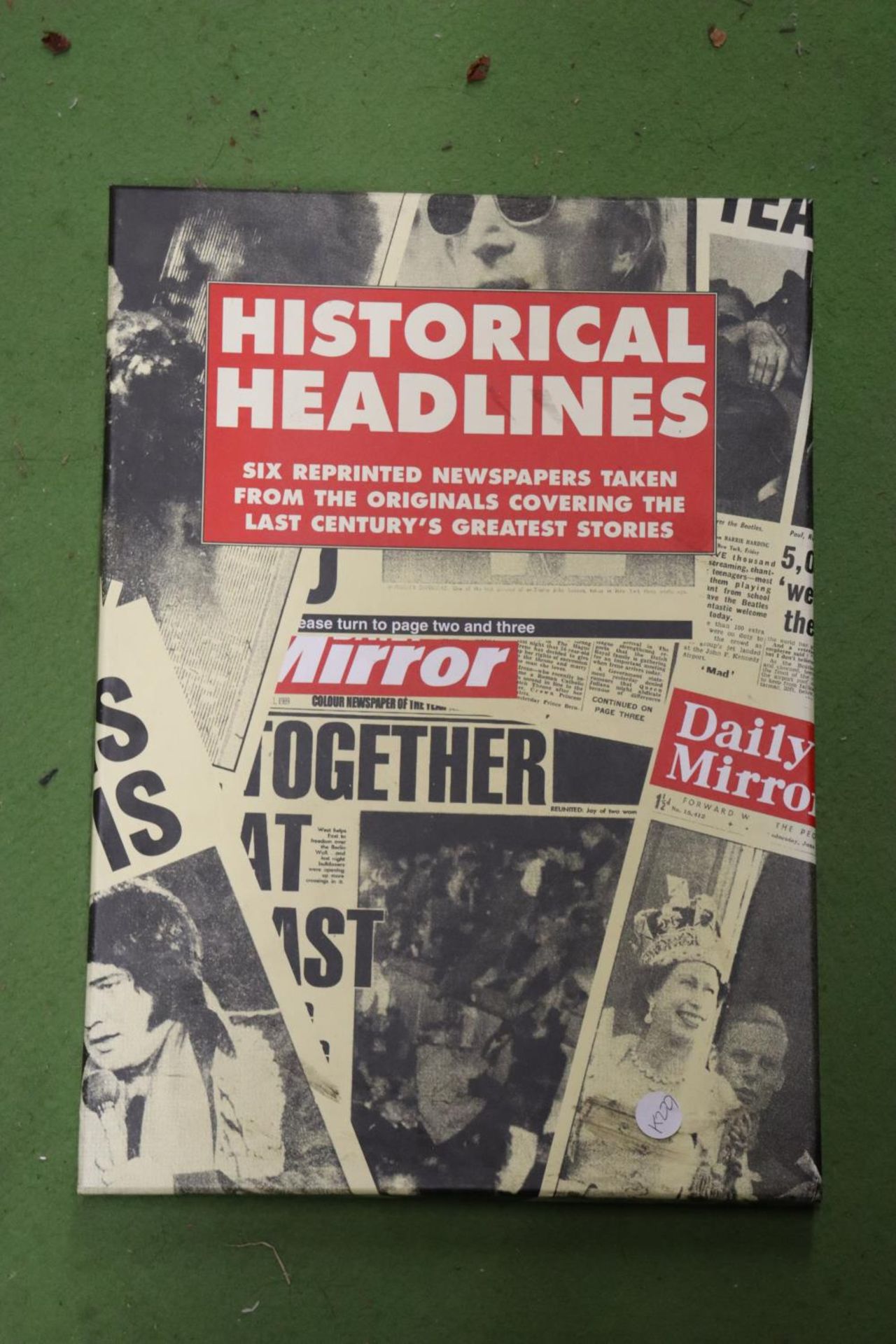 A BOXED 'HISTORIC HEADLINES' SET, WITH SIX REPRINTED NEWSPAPERS TAKEN FROM ORIGINALS, TO INCLUDE THE