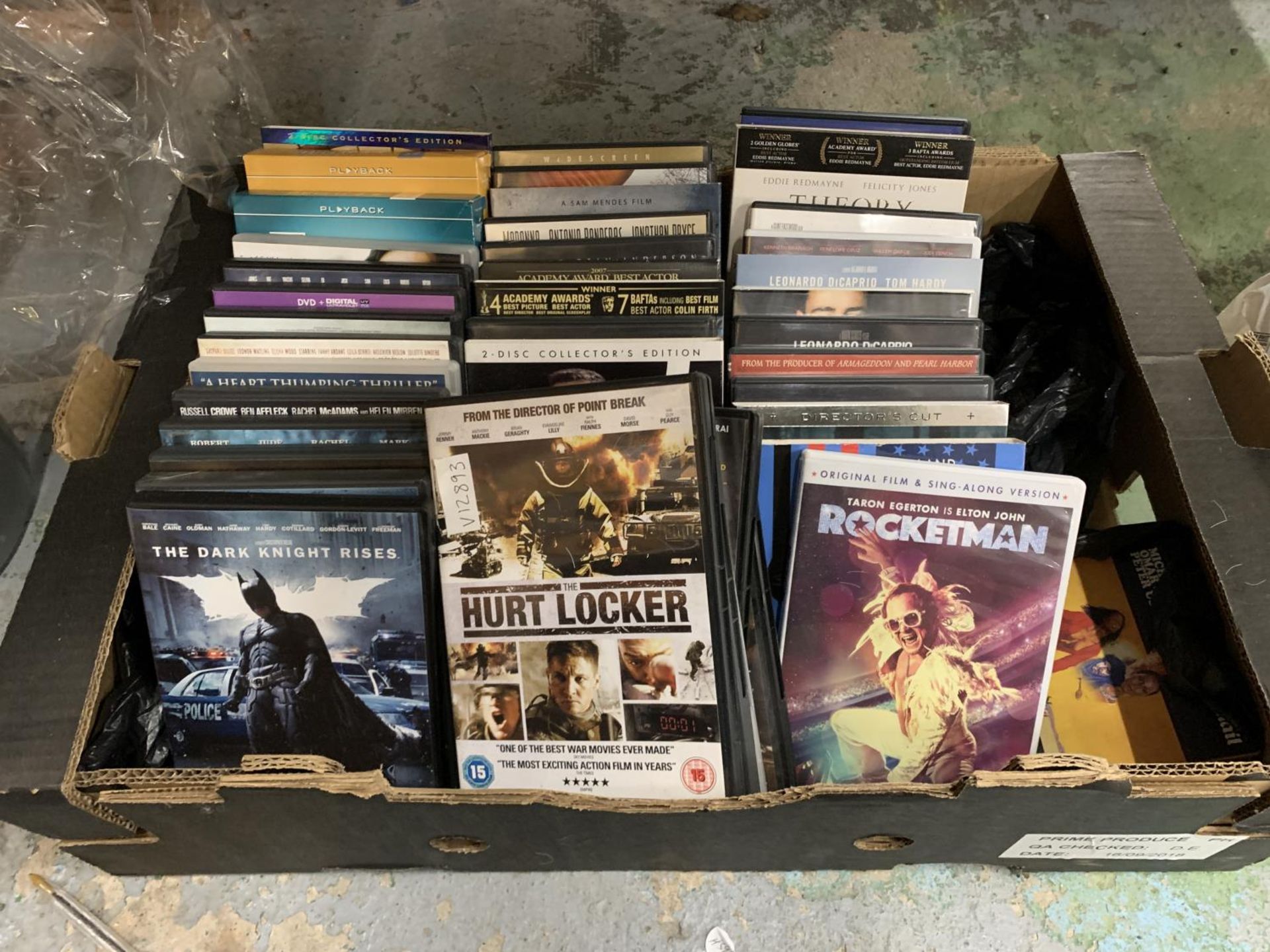 A LARGE QUANTITY LOT OF DVDS TO INCLUDE "THE HURT LOCKER" "BLOOD DIAMOND" ETC