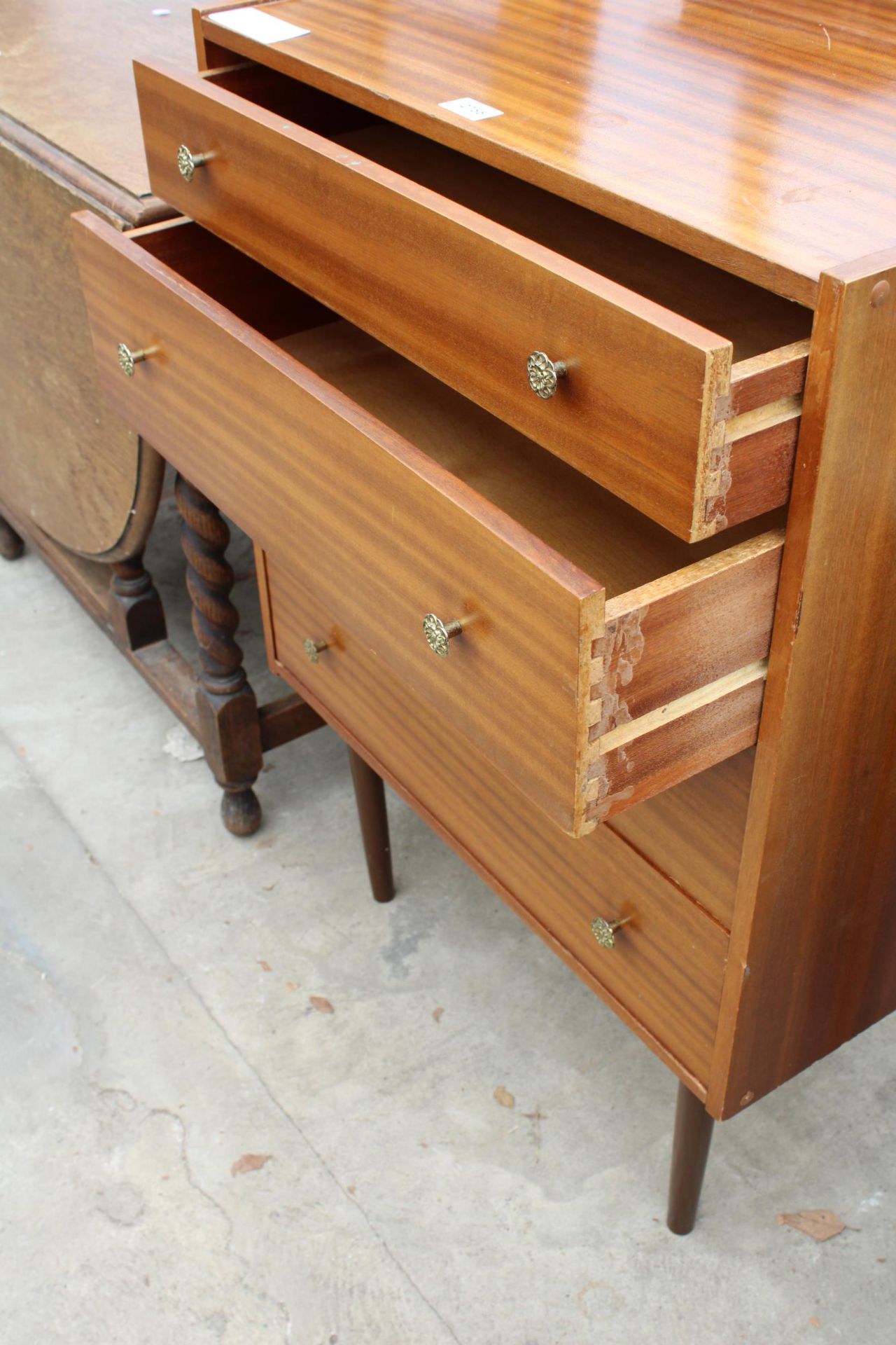 A RETRO TEAK CHEST OF FOUR DRAWERS ON TAPERING LEGS WITH BRASS HANDLES 25" WIDE - Image 2 of 3