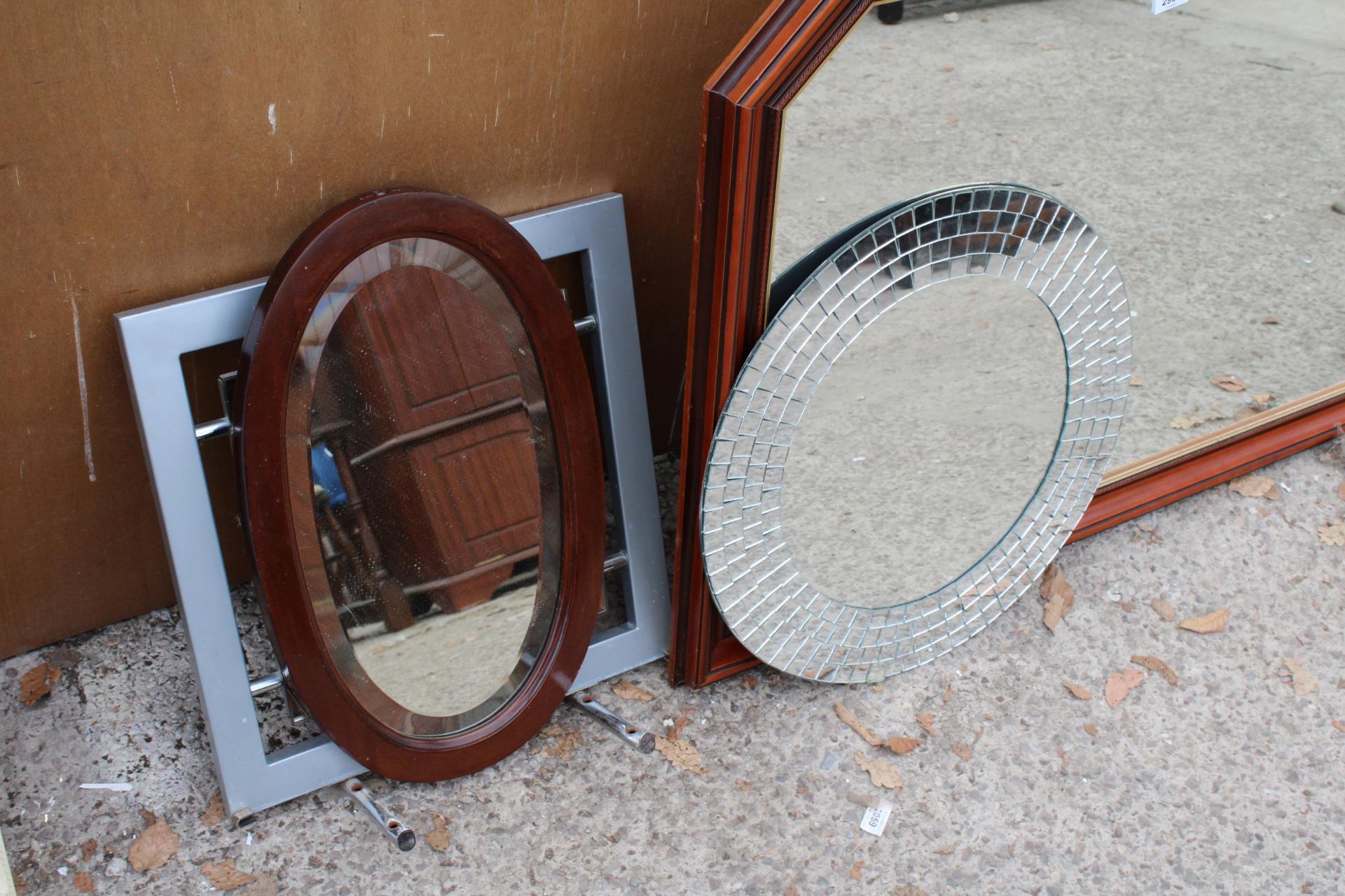 FIVE VARIOUS MODERN WALL MIRRORS - Image 2 of 3