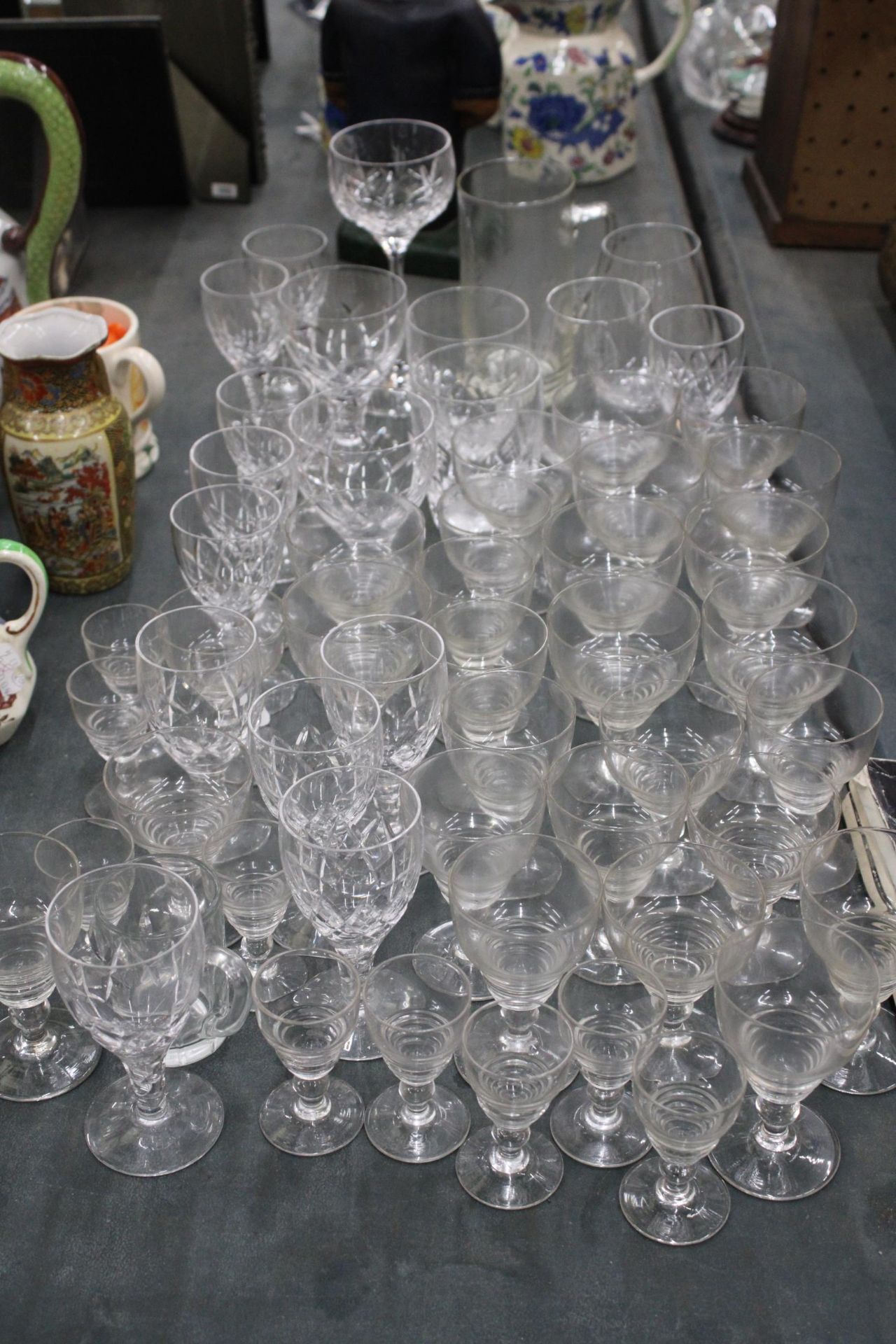 A LARGE QUANTITY OF GLASSES TO INCLUDE SHERRY, LIQUER, TUMBLERS, ETC