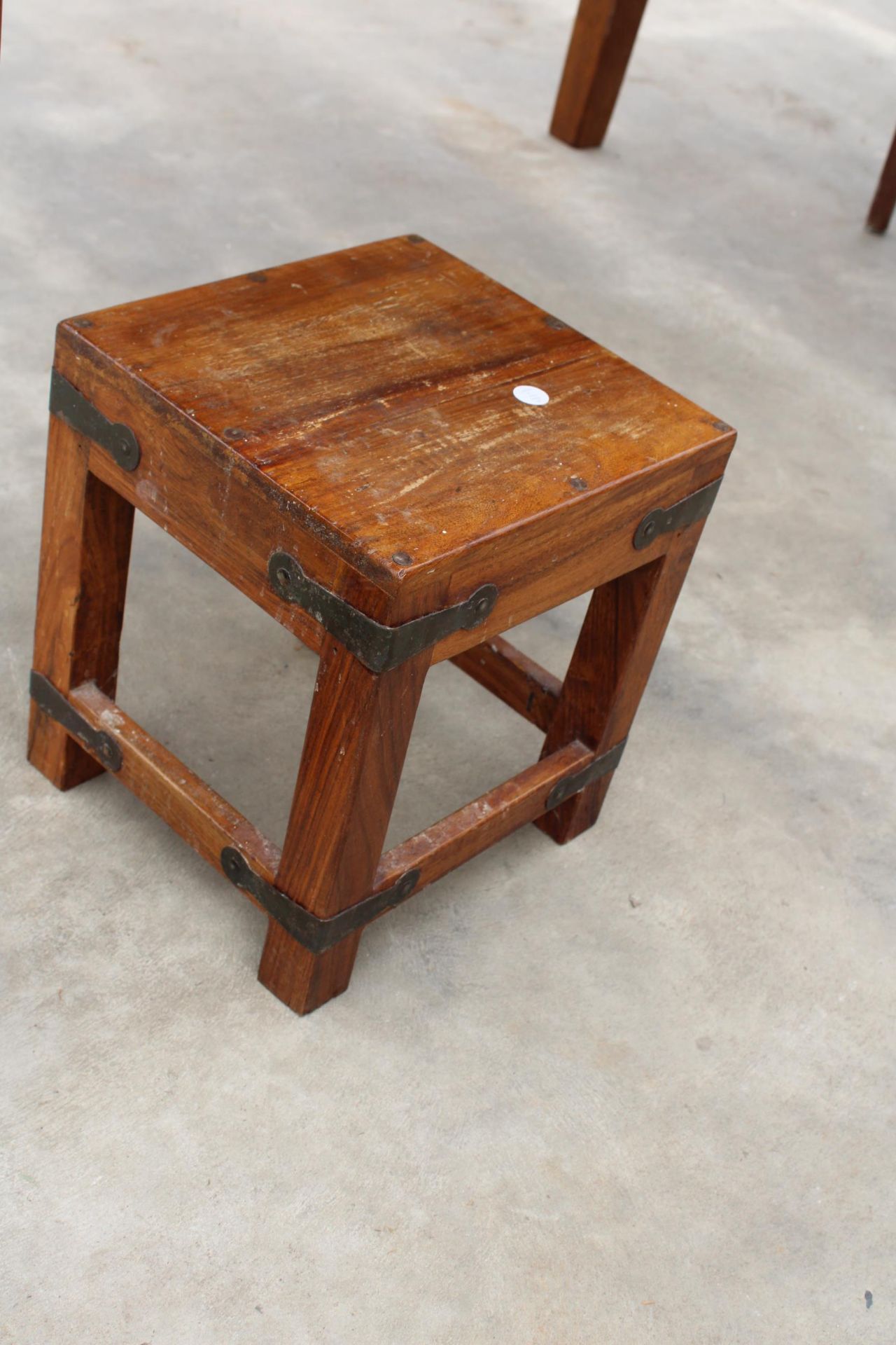 A LATE 20TH CENTURY DINING TABLE AND AN INDONESIAN WOOD STOOL - Image 2 of 3