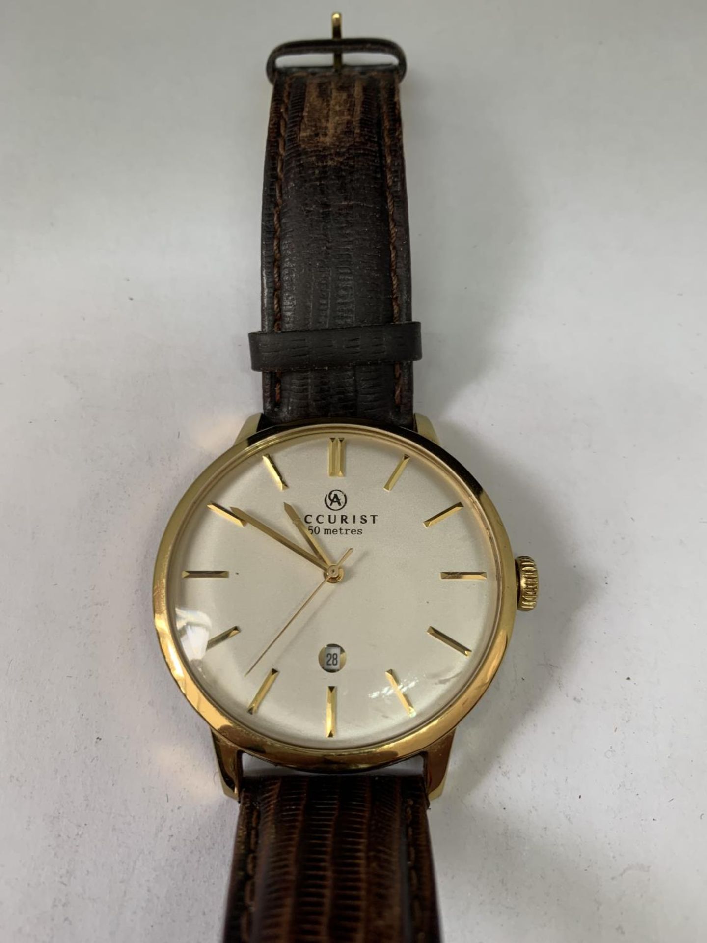 AN ACCURIST WRIST WATCH SEEN WORKING BUT NO WARRANTY - Bild 2 aus 3