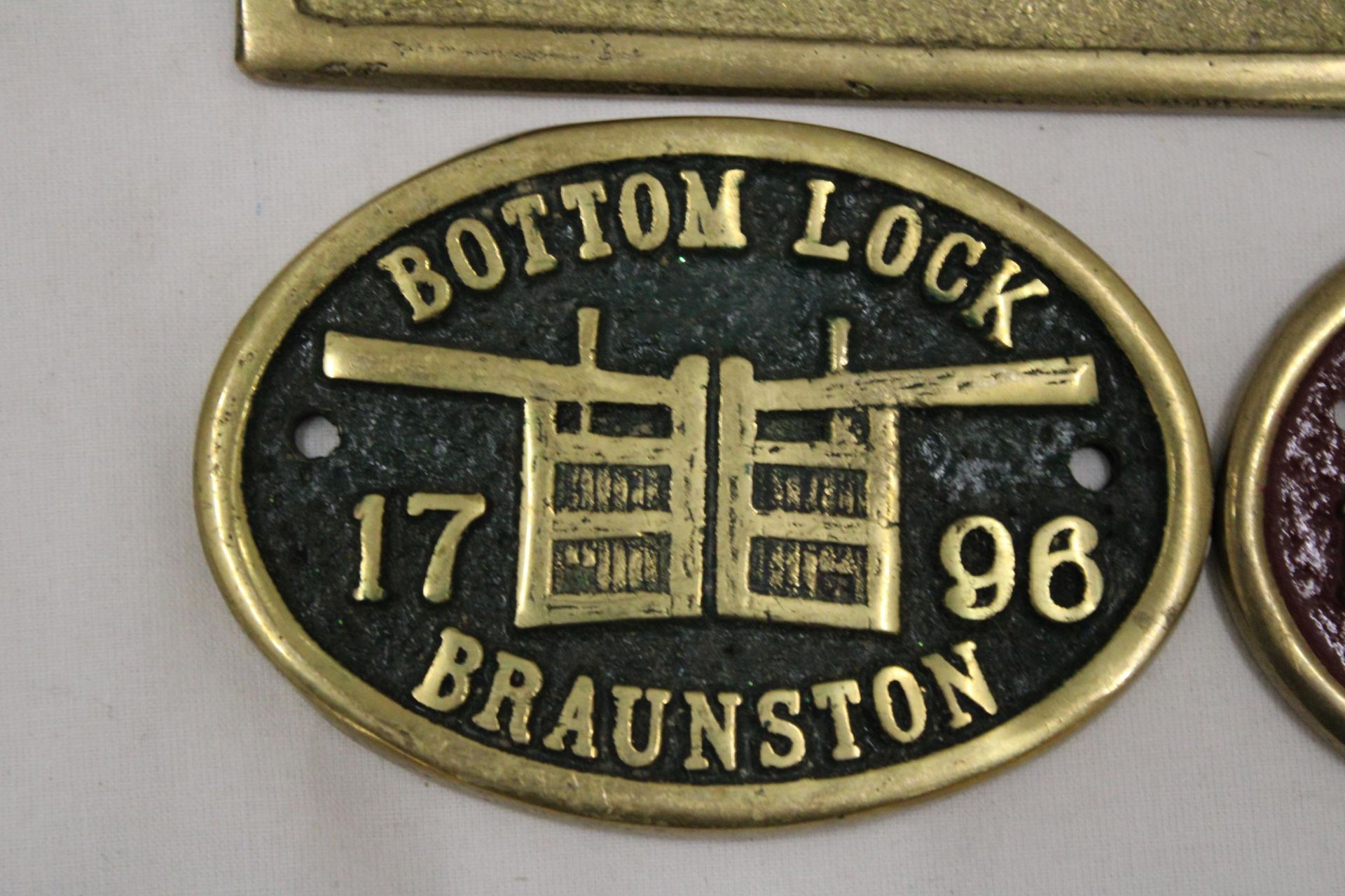 THREE BRASS SIGNS TO INCLUDE, RESTAURANT, BOTTOM LOCK, BRAUNSTON AND BRAUNSTON TUNNEL - Image 3 of 5