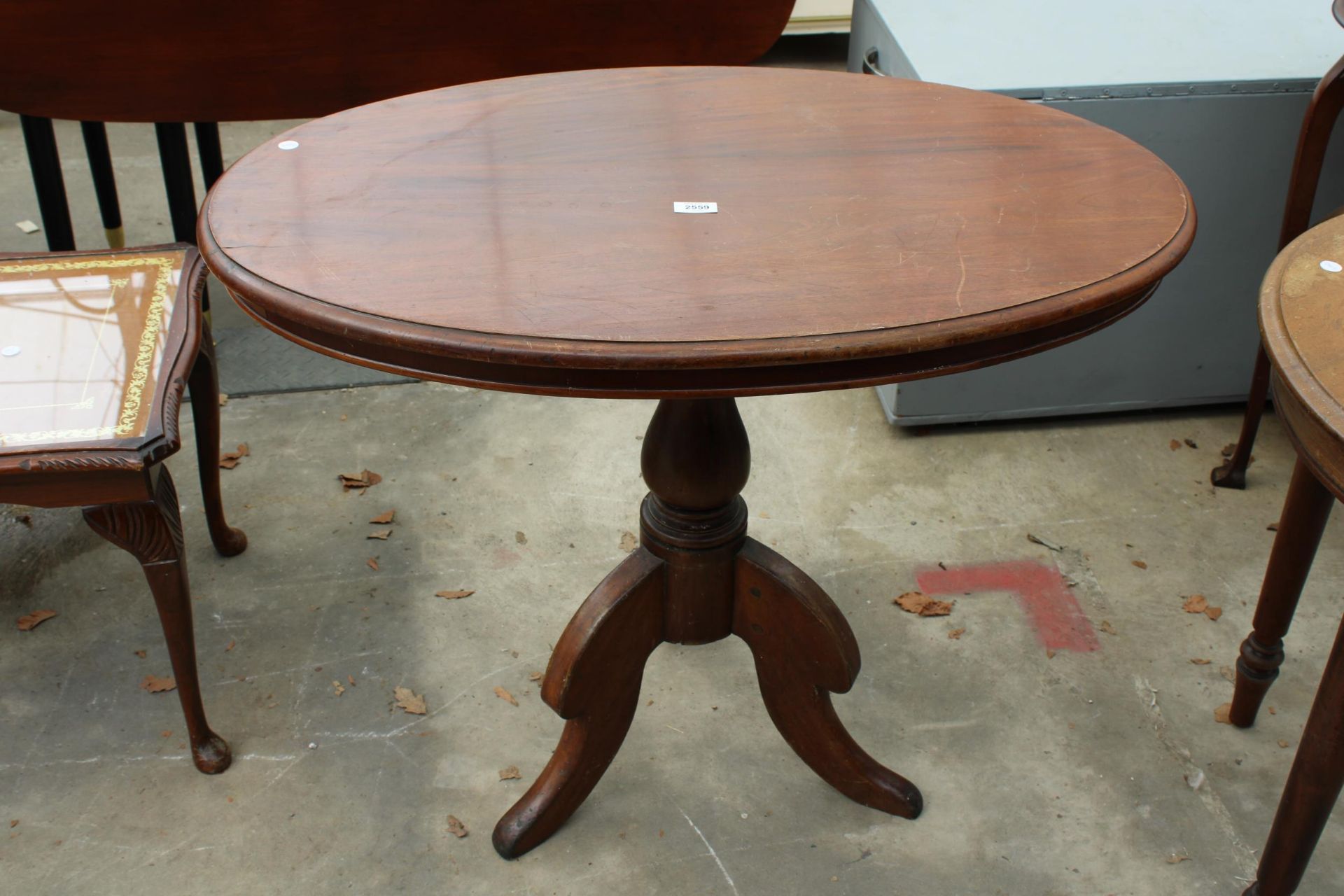 AN OVAL MAHOGANY PEDESTAL CENTRE TABLE 36" X 24"