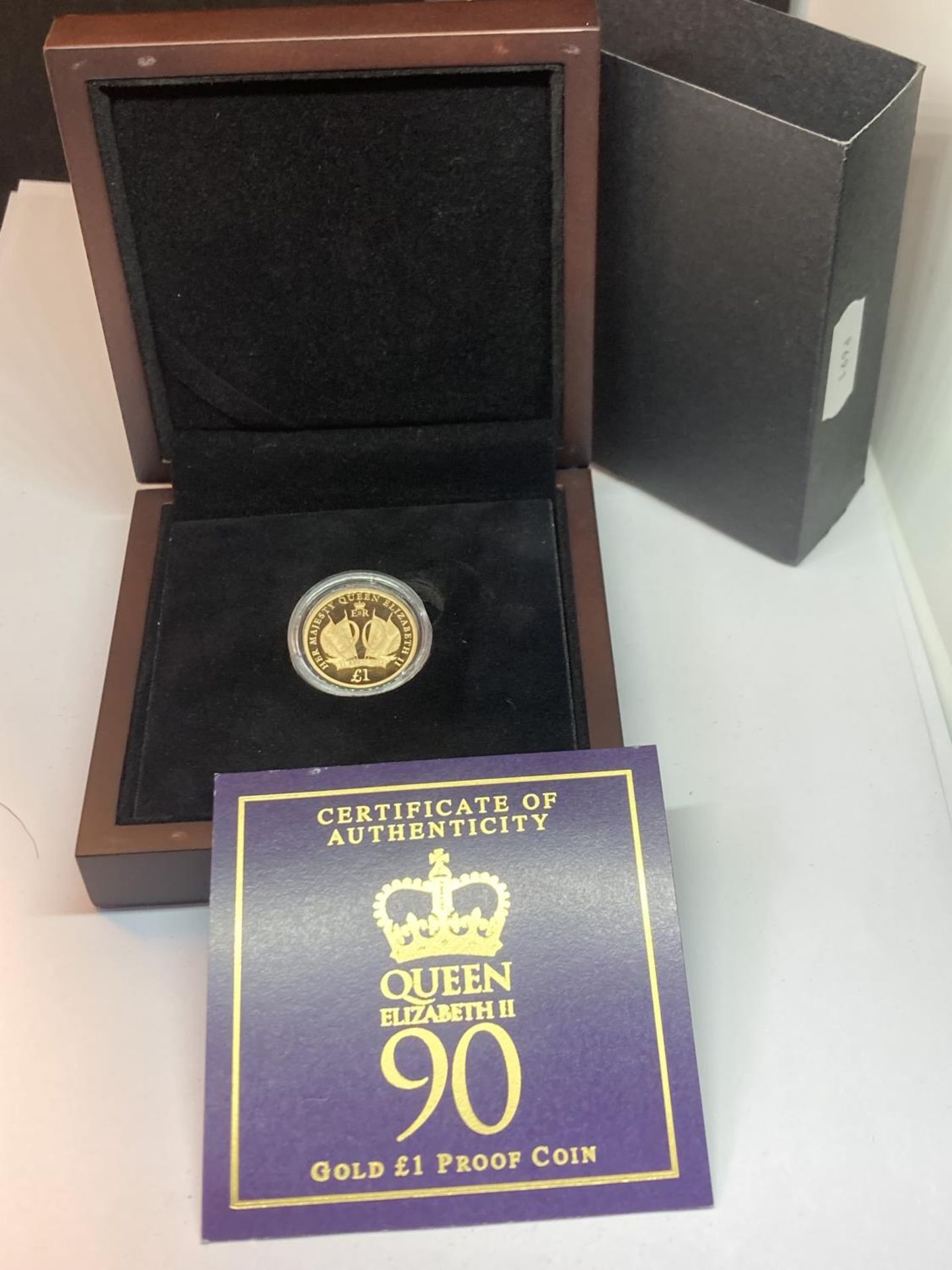 A 2016 QE2 90TH BIRTHDAY JERSEY £1 GOLD PROOF COIN LIMITED EDITION NUMBER 773 OF 995 GROSS WEIGHT