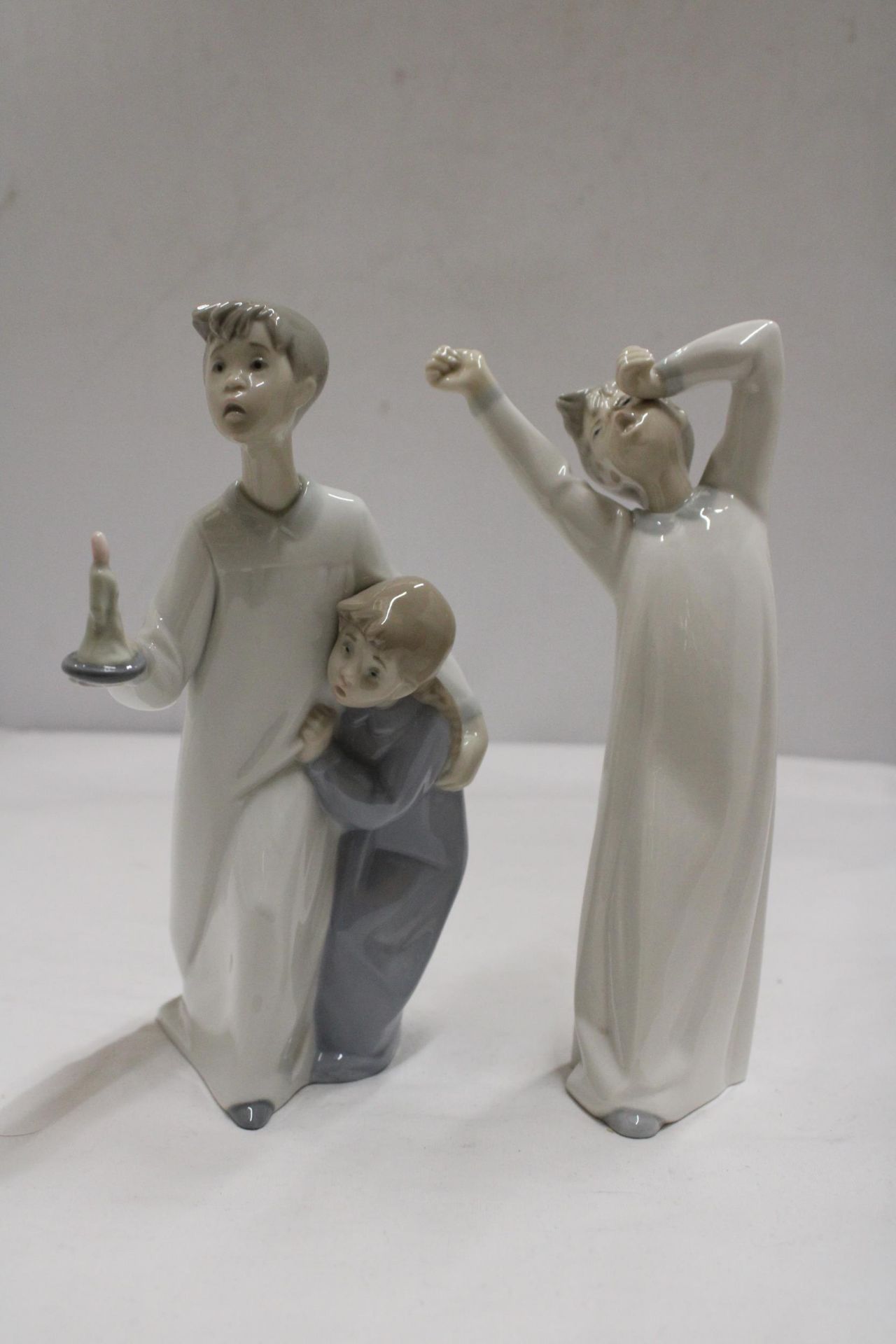 TWO LLADRO FIGURES IN NIGHTGOWNS - Image 6 of 7