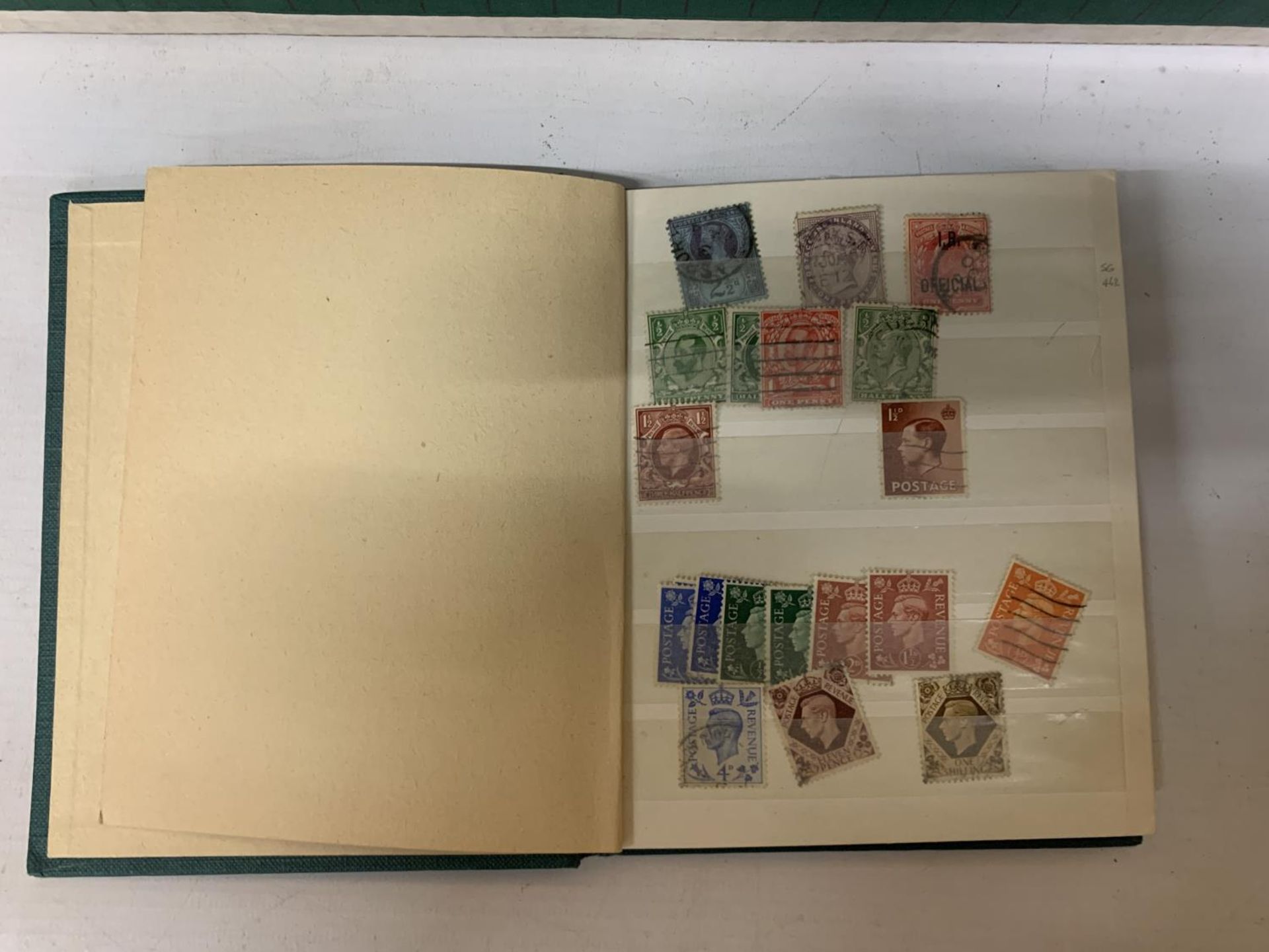 A LARGE COLLECTION OF ASSORTED STAMPS - Image 2 of 8