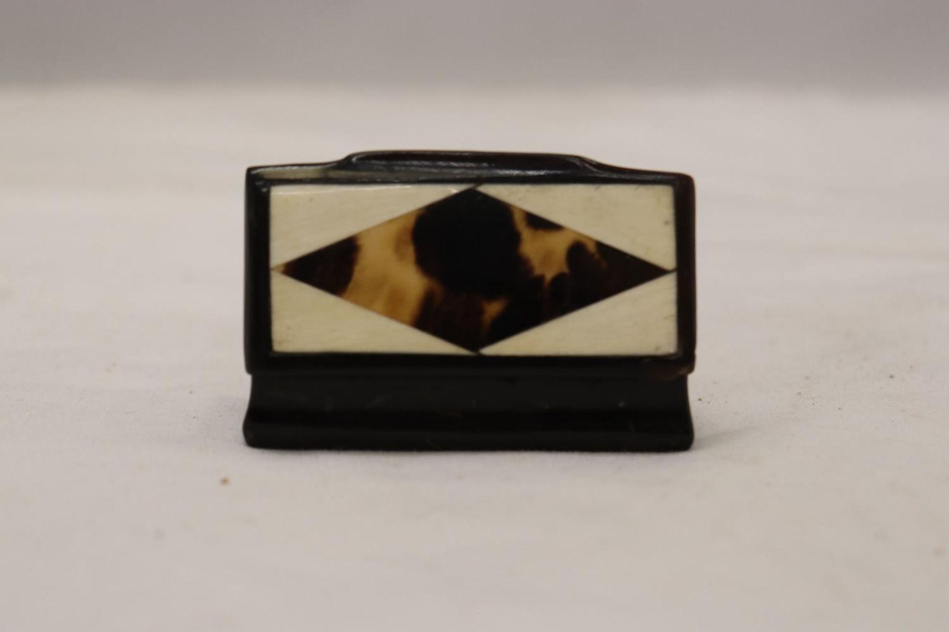 A HORN SNUFF BOX - Image 5 of 5