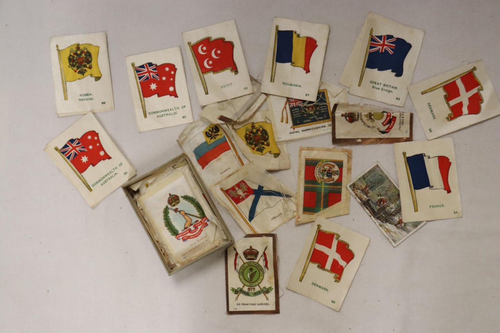 A BOX OF MURATTI CIGARETTES SILK CARDS CIRCA 1914, THE SILKS BEING FLAGS OF THE WORLD - Image 2 of 5