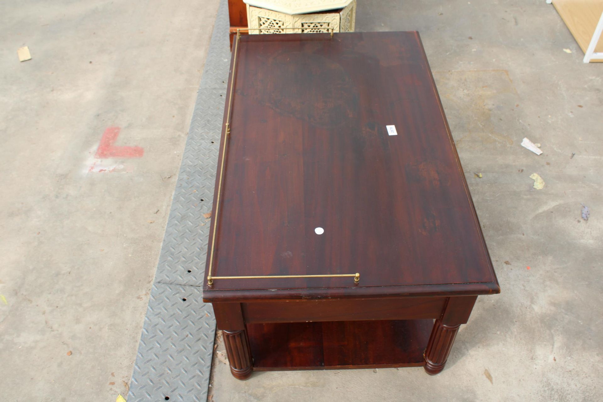A MODERN HARDWOOD LOW SIDE TABLE WITH TWO DRAWERS AND BRASS GALLERY, 39" WIDE - Image 3 of 4