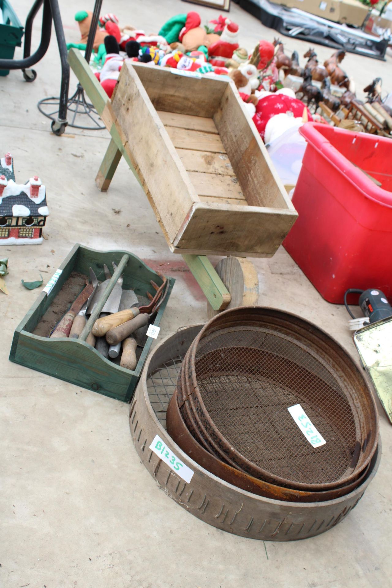 AN ASSORTMENT OF ITEMS TO INCLUDE A WOODEN WHEEL BARROW AND GARDEN TOOLS ETC
