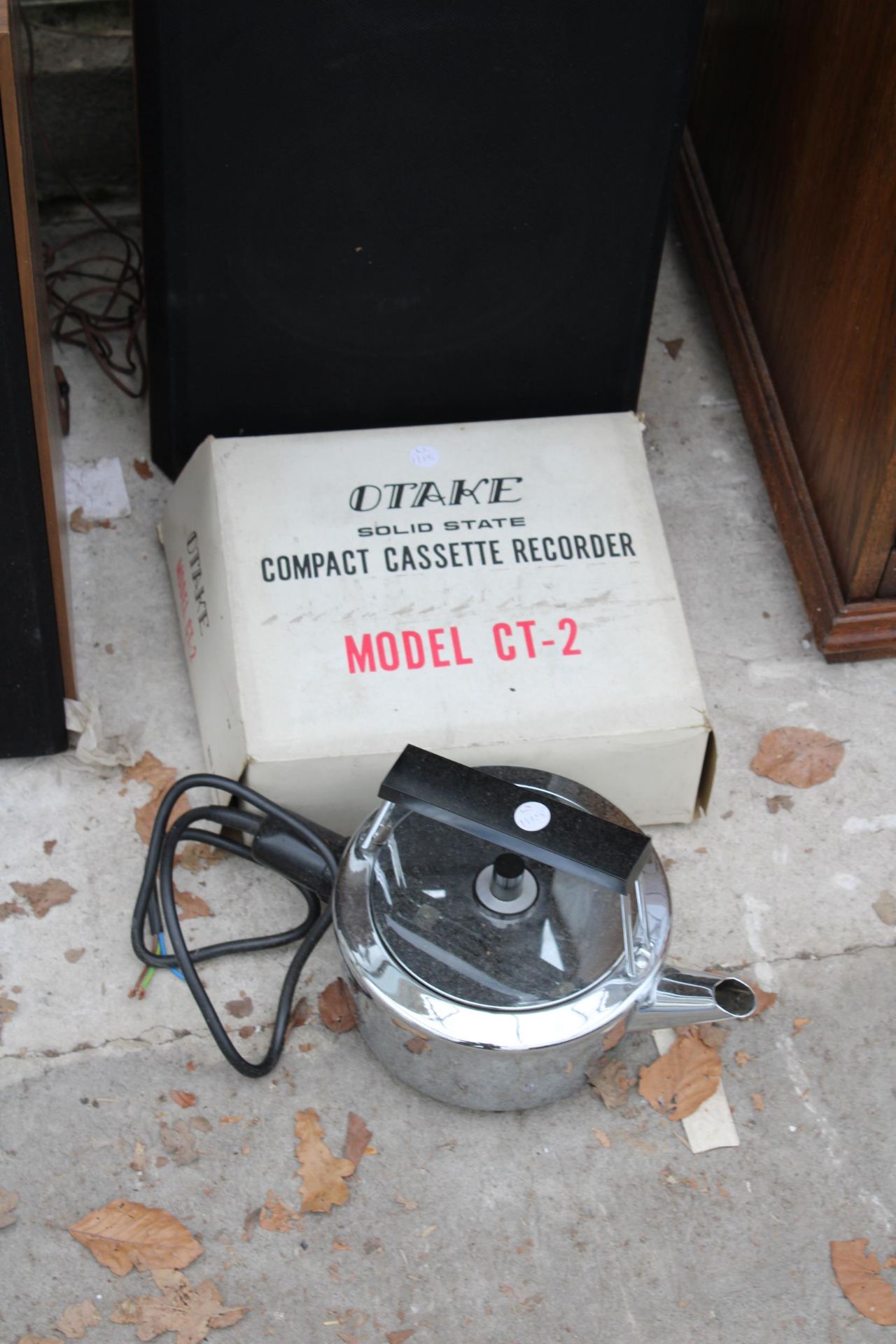 VARIOUS ITEMS TO INC;UDE FOUR LARGE SPEAKERS, A COMPACT CASSETTE RECORDER AND A KETTLE - Image 2 of 2