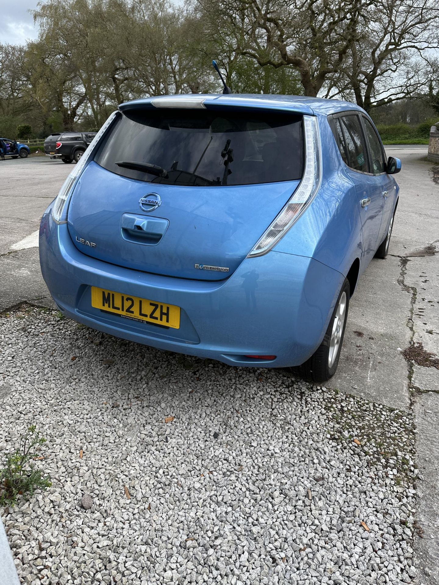 A 2012 NISSAN LEAF ELECTRIC CAR WITH CHARGER, REGISTRATION ML12 LZH. NO KEY, NO V5C, BELIEVED TO - Image 4 of 13