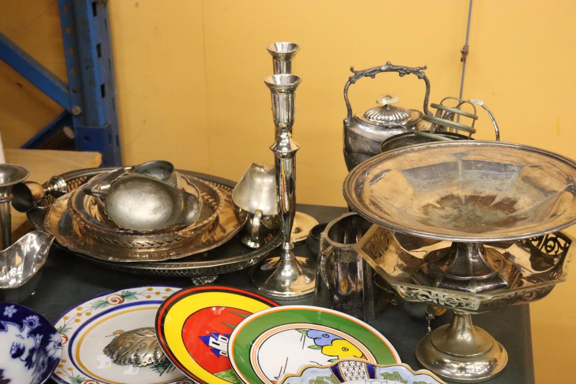 A LARGE COLLECTION OF SILVER PLATE ITEMS TO INCLUDE TRAYS, CANDLESTICK HOLDERS ETC