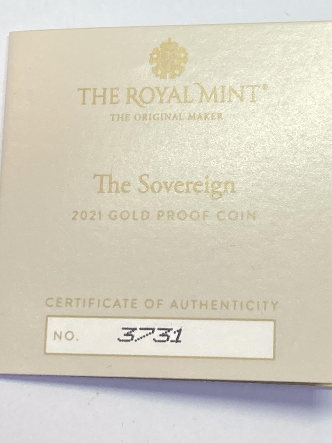 A 2021 THE SOVEREIGN GOLD PROOF LIMITED EDITION NUMBER 3,731 OF 7,995 IN A WOODEN BOXED CASE - Image 4 of 5