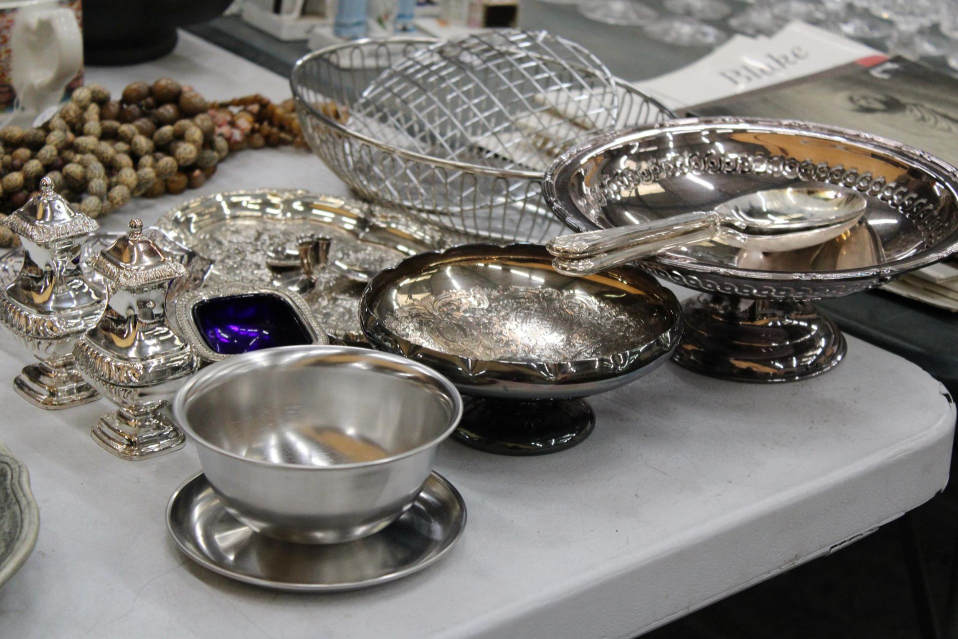 A QUANTITY OF SILVER A CRUET SET, TRAY, SALAD SERVERS, ETCPLATED ITEMS TO INCLUDE BOWLS, - Image 2 of 5