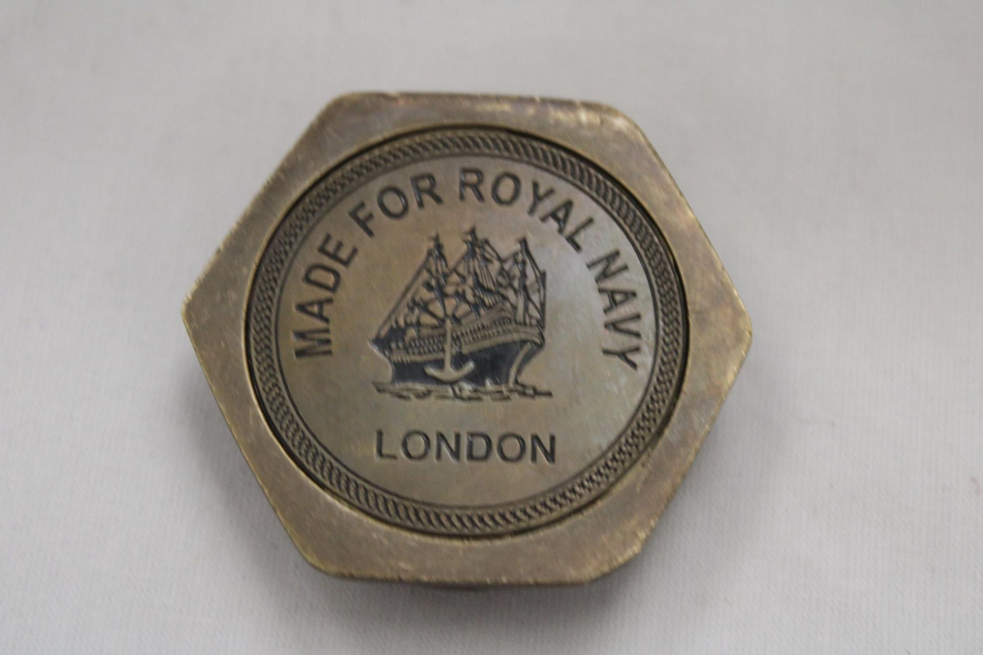 A BOXED BRASS SUNDIAL COMPASS - Image 4 of 5