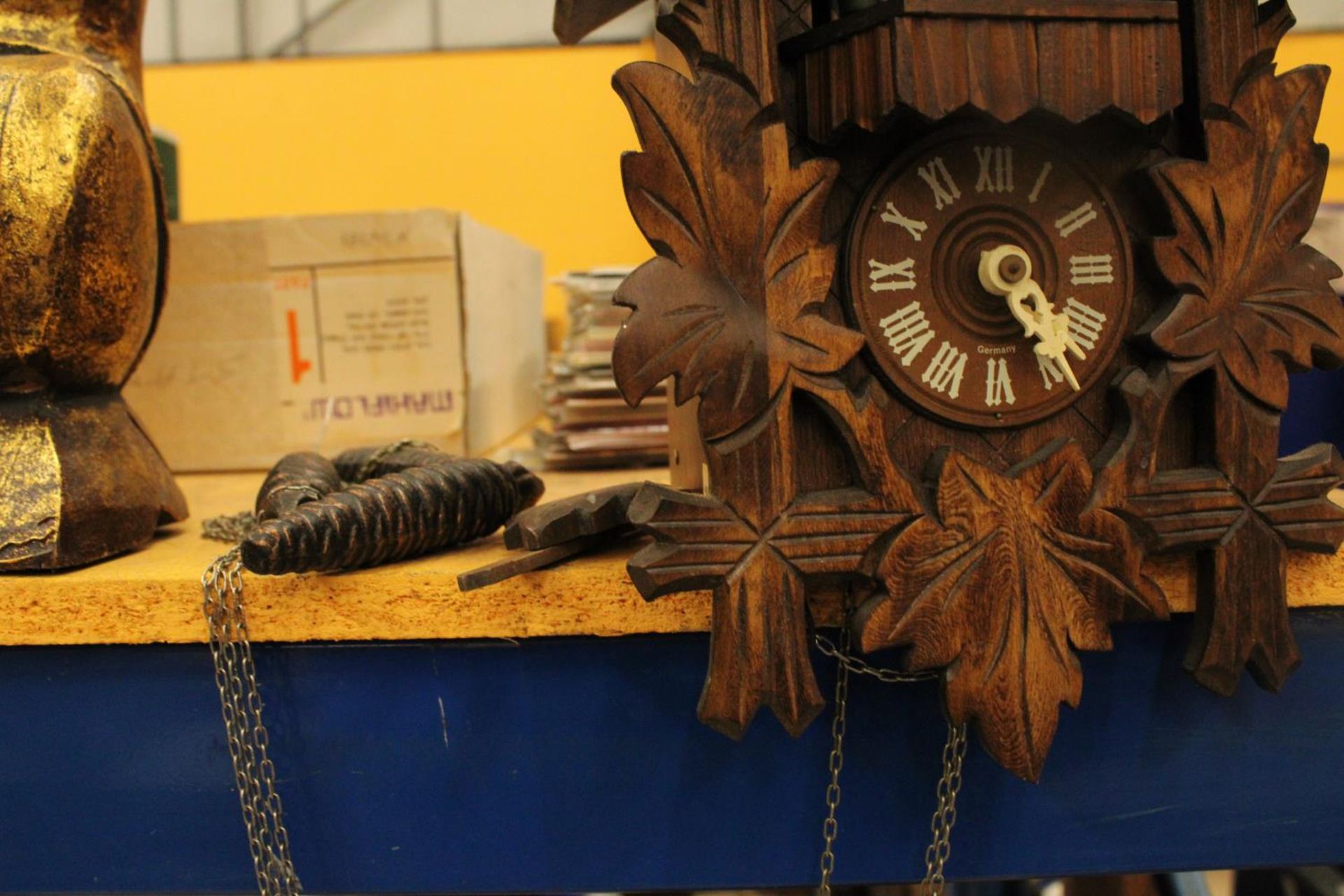 A HAND CARVED BLACK FOREST STERNREITER CUCKOO CLOCK VENDOR STATES IN WORKING ORDER BUT NO WARRANTY - Image 2 of 3