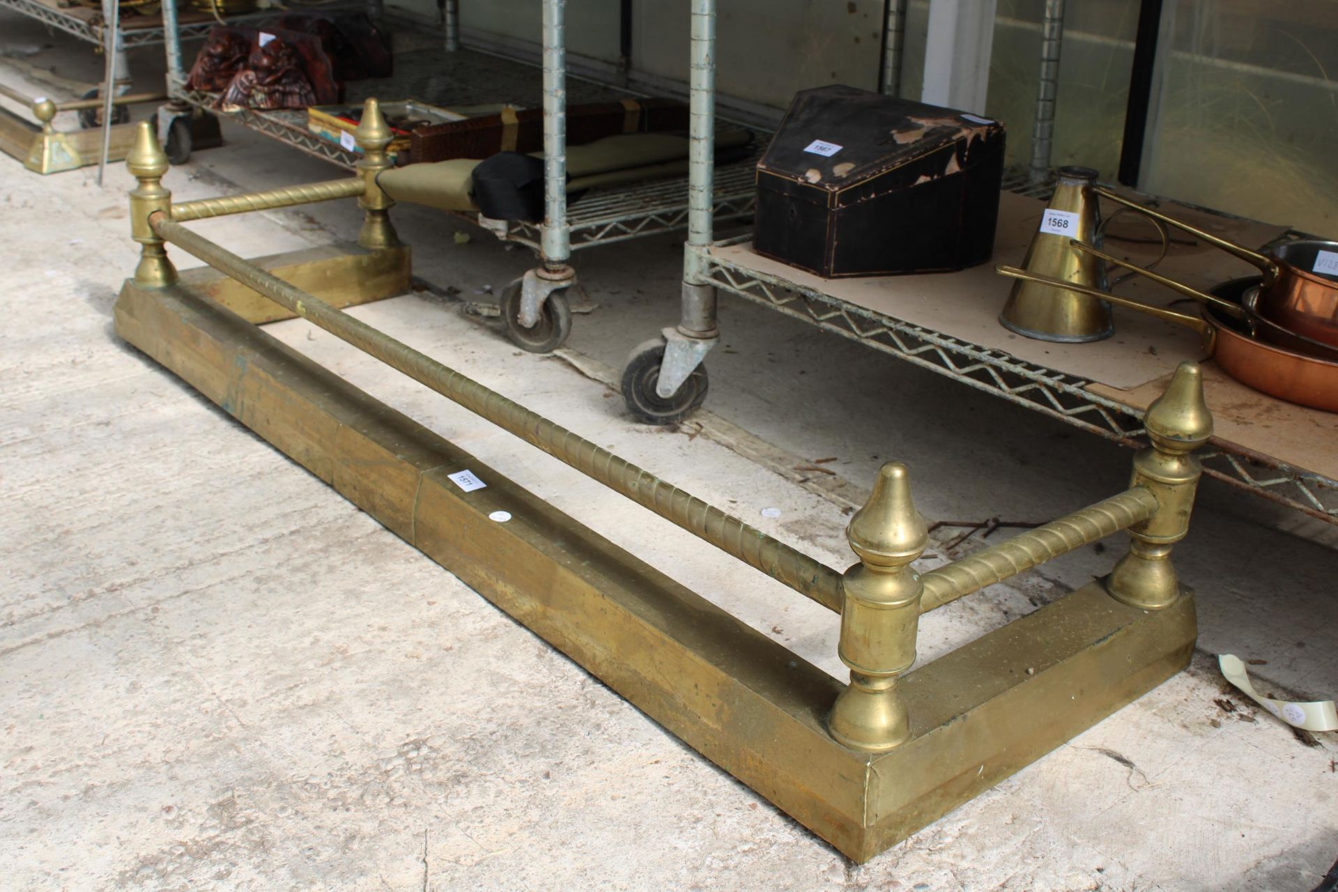 A DECORATIVE BRASS EXTENDABLE FIRE FENDER - Image 2 of 2