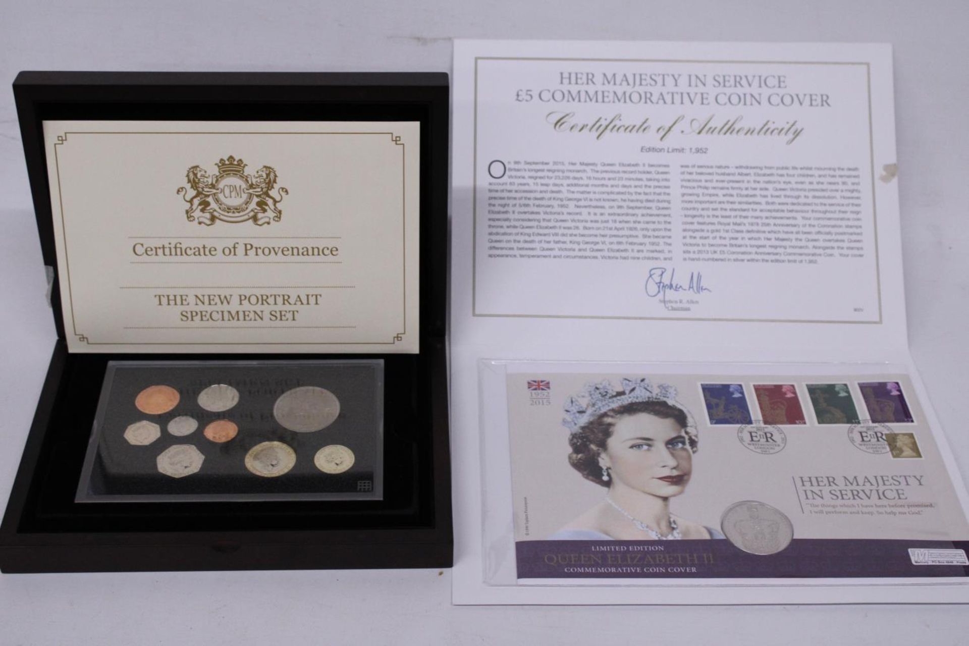 A COLLECTION OF STAMPS AND COINS TO INCLUDE A 2015 HER MAJESTY IN SERVICE £5 COIN AND STAMPS AND A