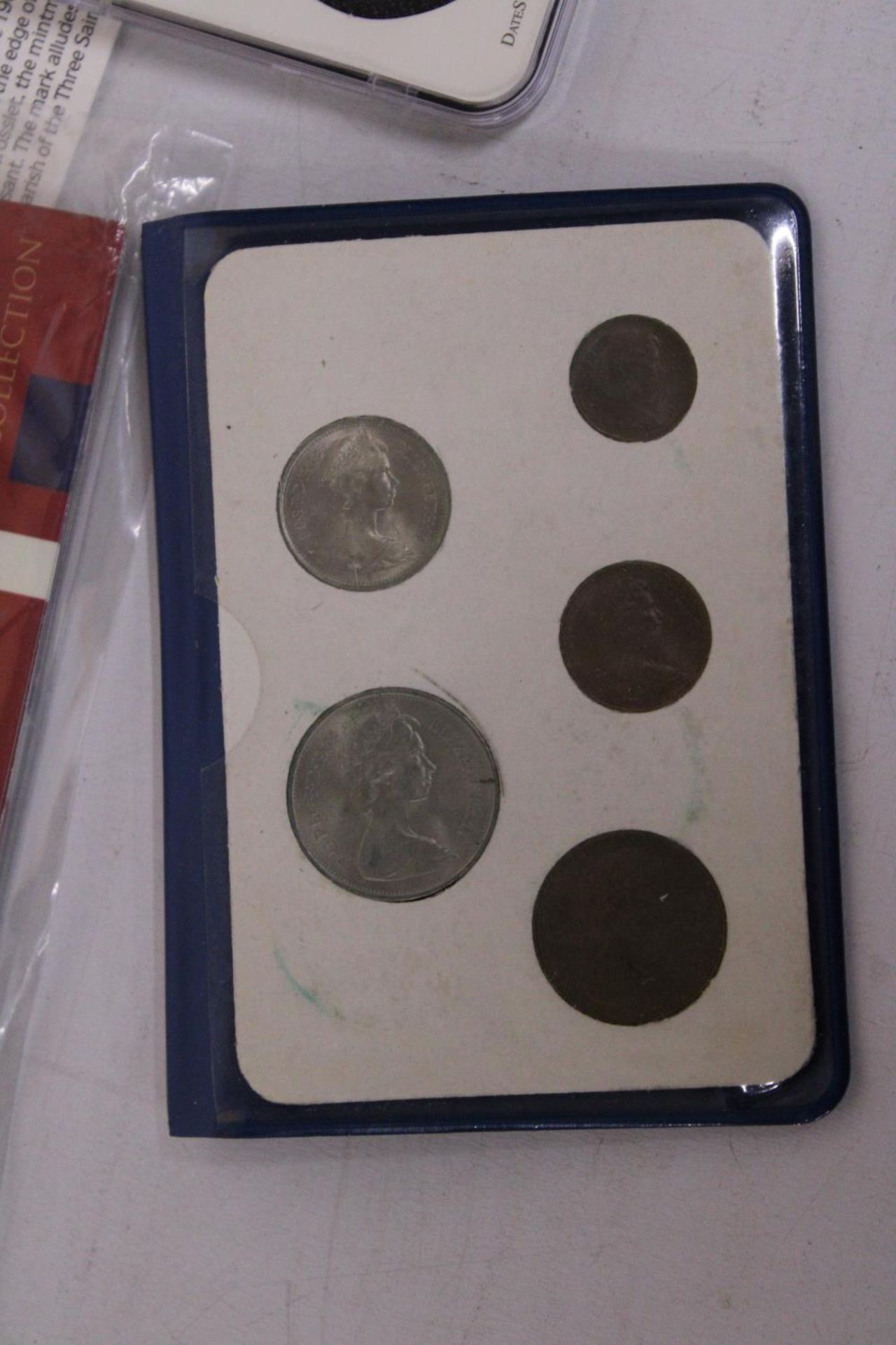 A COLLECTION OF COINS TO INCLUDE THE FIVE CROWN COLLECTION, 1984 ROYAL MINT UNCIRCULATED COIN - Image 5 of 5
