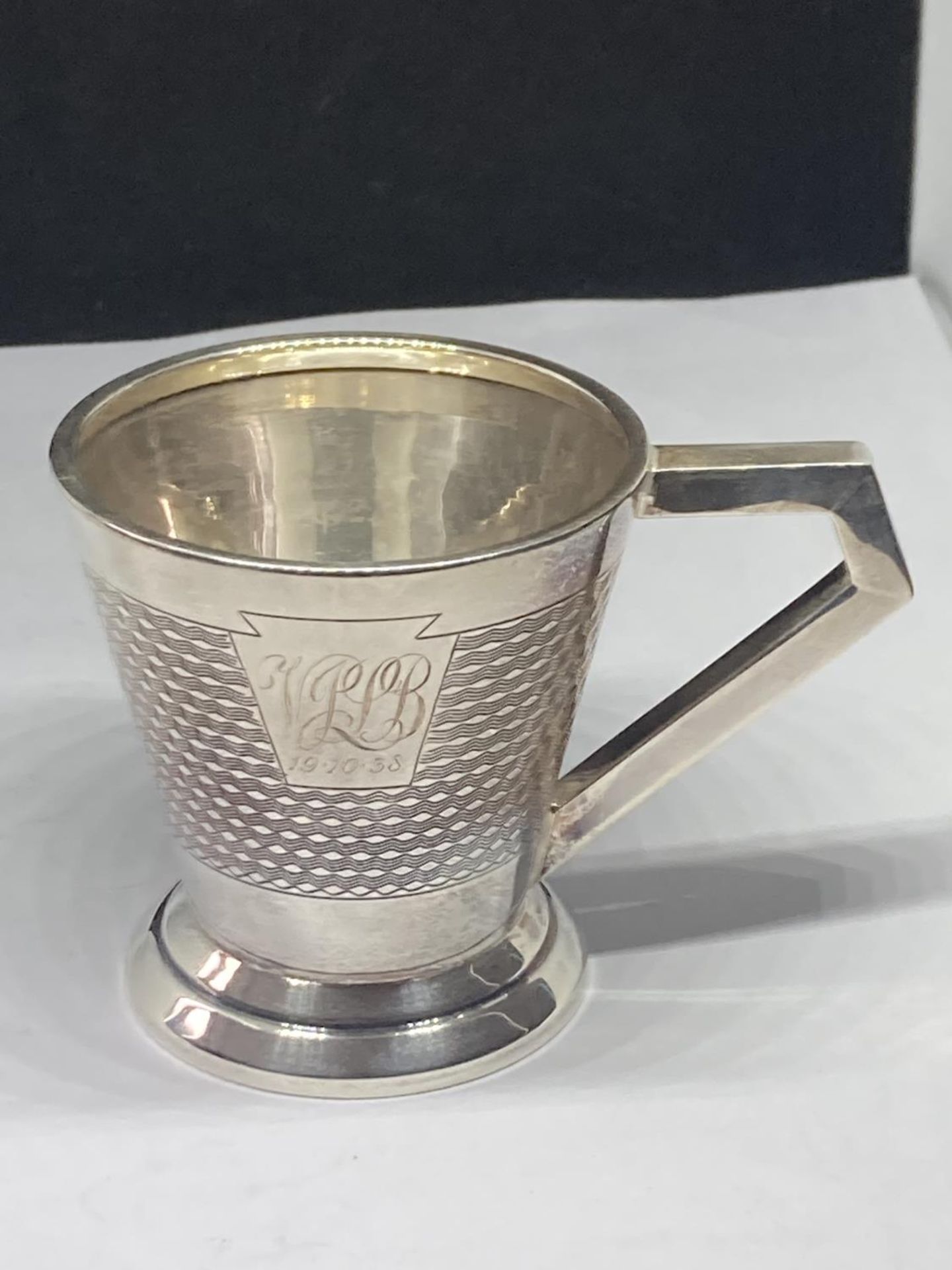 A HALLMARKED BIRMINGHAM SILVER CUP GROSS WEIGHT 75.5 GRAMS (ENGRAVED)