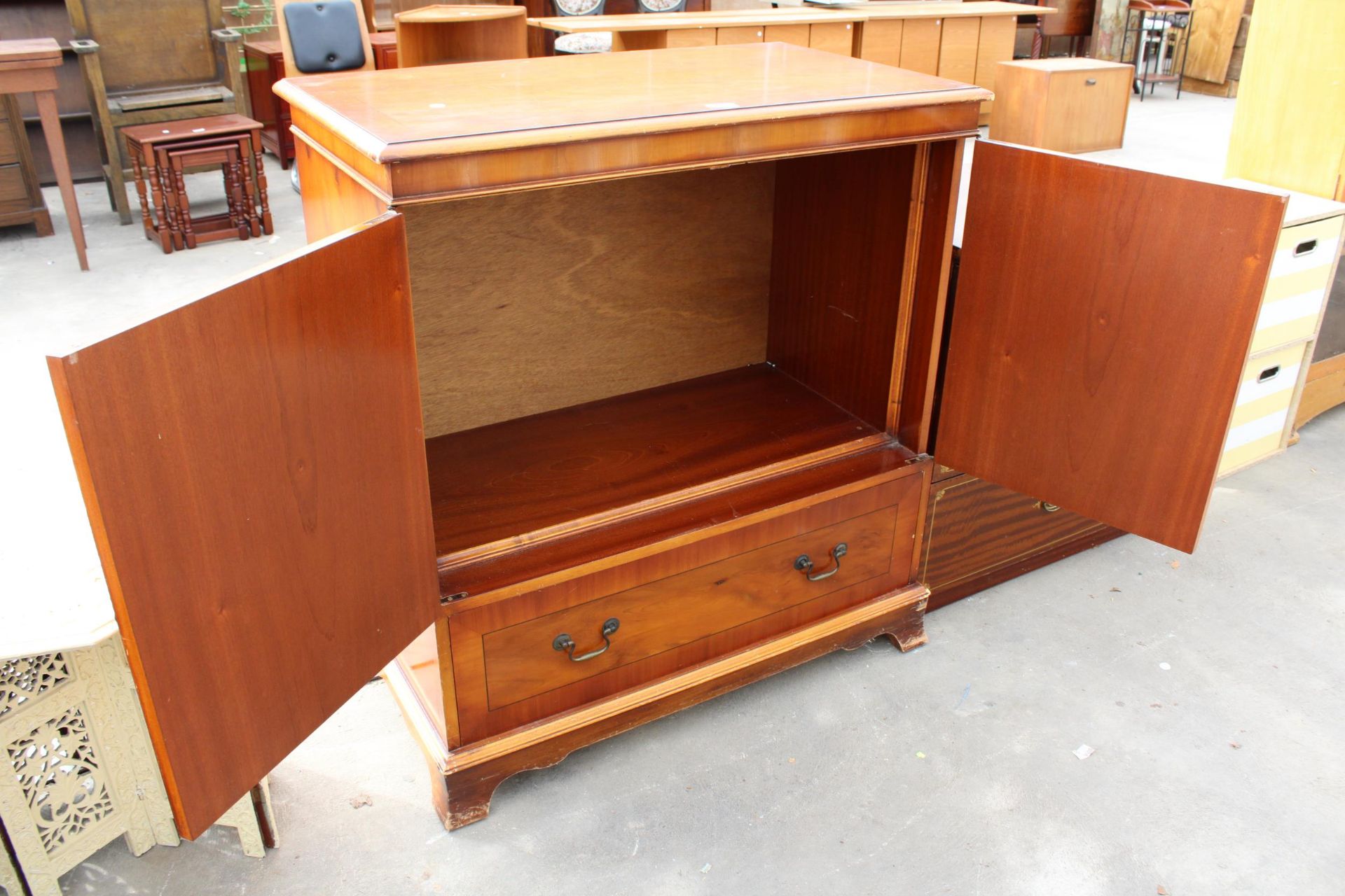 A YEW WOOD TELEVISION CABINET, 35" WIDE - Image 3 of 4