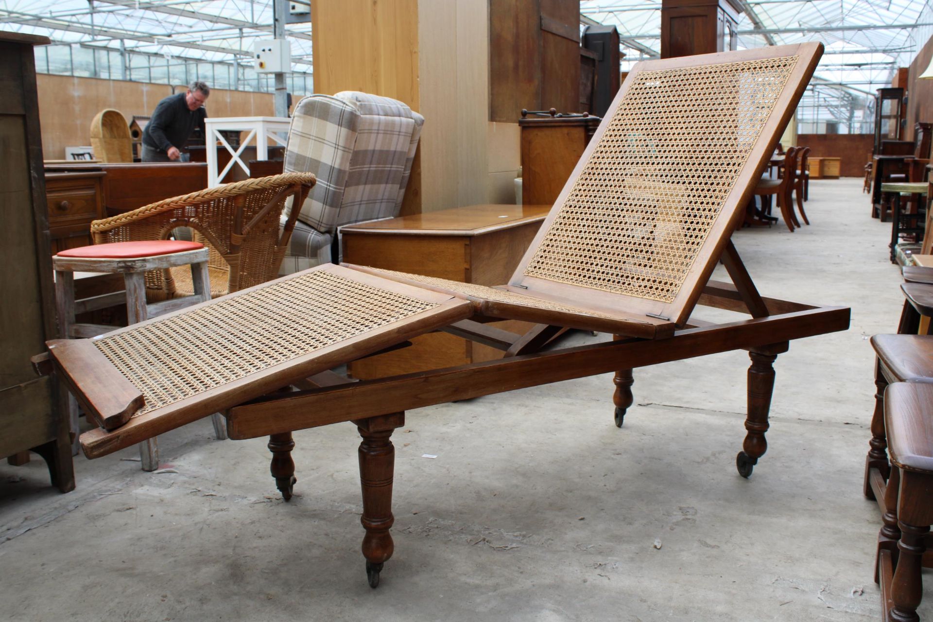A LATE VICTORIAN HARDWOOD FOLDING DAY BED ON TURNED LEGS WITH SPLIT CANE SEATS/BACK - Image 4 of 7