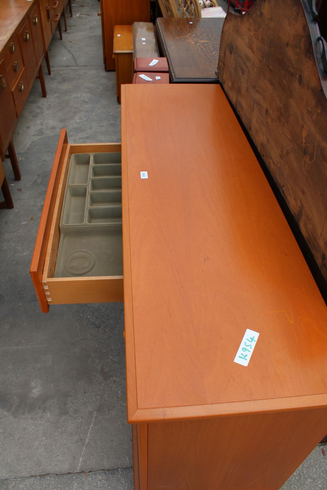 A MODERN G PLAN SIDEBOARD ENCLOSING FOUR DRAWERS AND TWO CUPBOARDS, 61" WIDE - Image 3 of 5