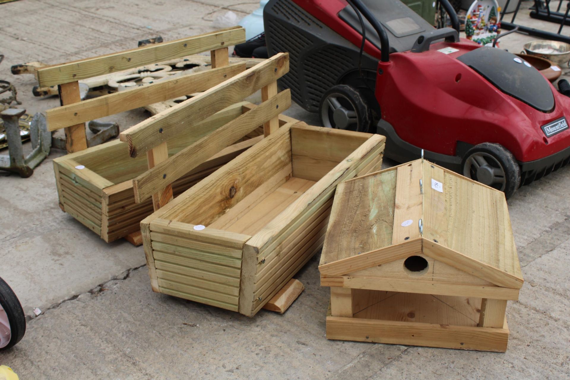 TWO WOODEN TROUGH PLANTERS AND A BIRDTABLE TOP - Bild 2 aus 2