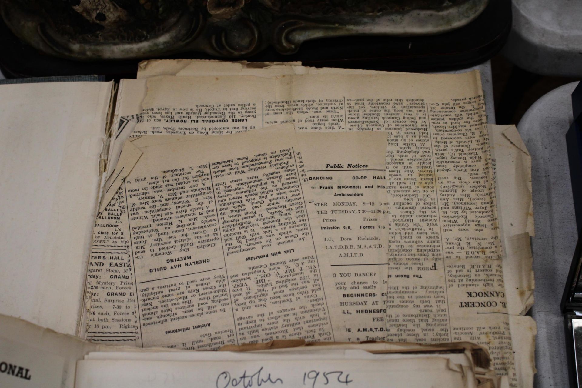 A QUANTITY OF VINTAGE EPHEMERA TO INCLUDE CHURCH LETTERS, ETC, PLUS BRITISH WORLD WAR 1 OVERSEAS - Image 5 of 7