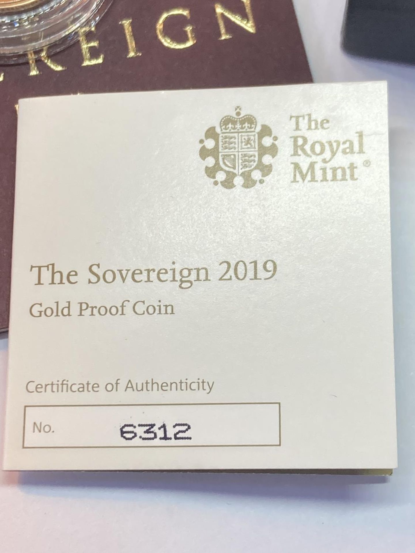 A 2019 THE SOVEREIGN GOLD PROOF LIMITED EDITION NUMBER 6,312 OF 9,500 IN A WOODEN BOXED CASE - Image 4 of 5
