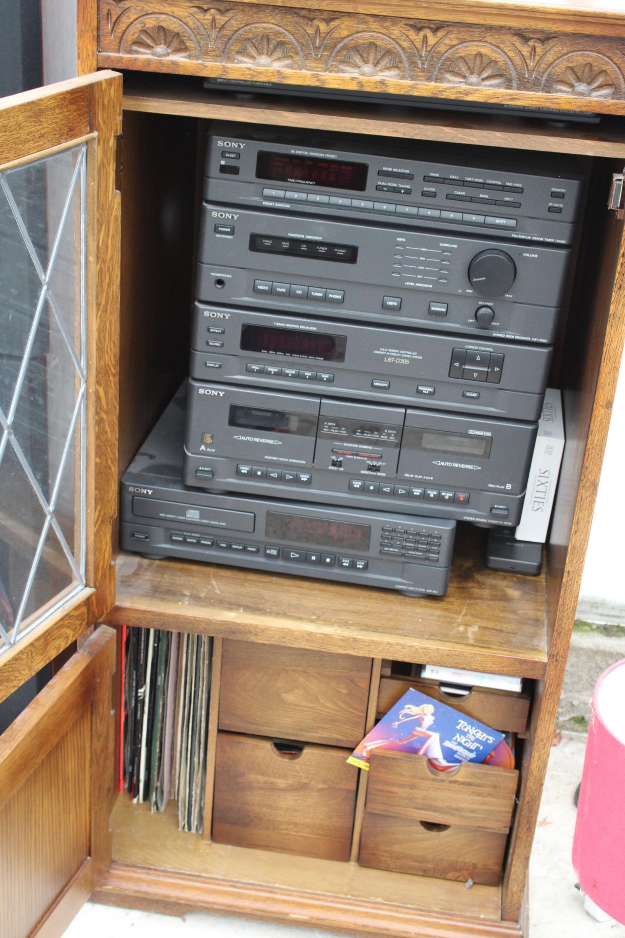 AN OAK RECORD CABINET CONTAINING A SONY COMPACT HI-FI STEREO SYSTEM - Image 2 of 3