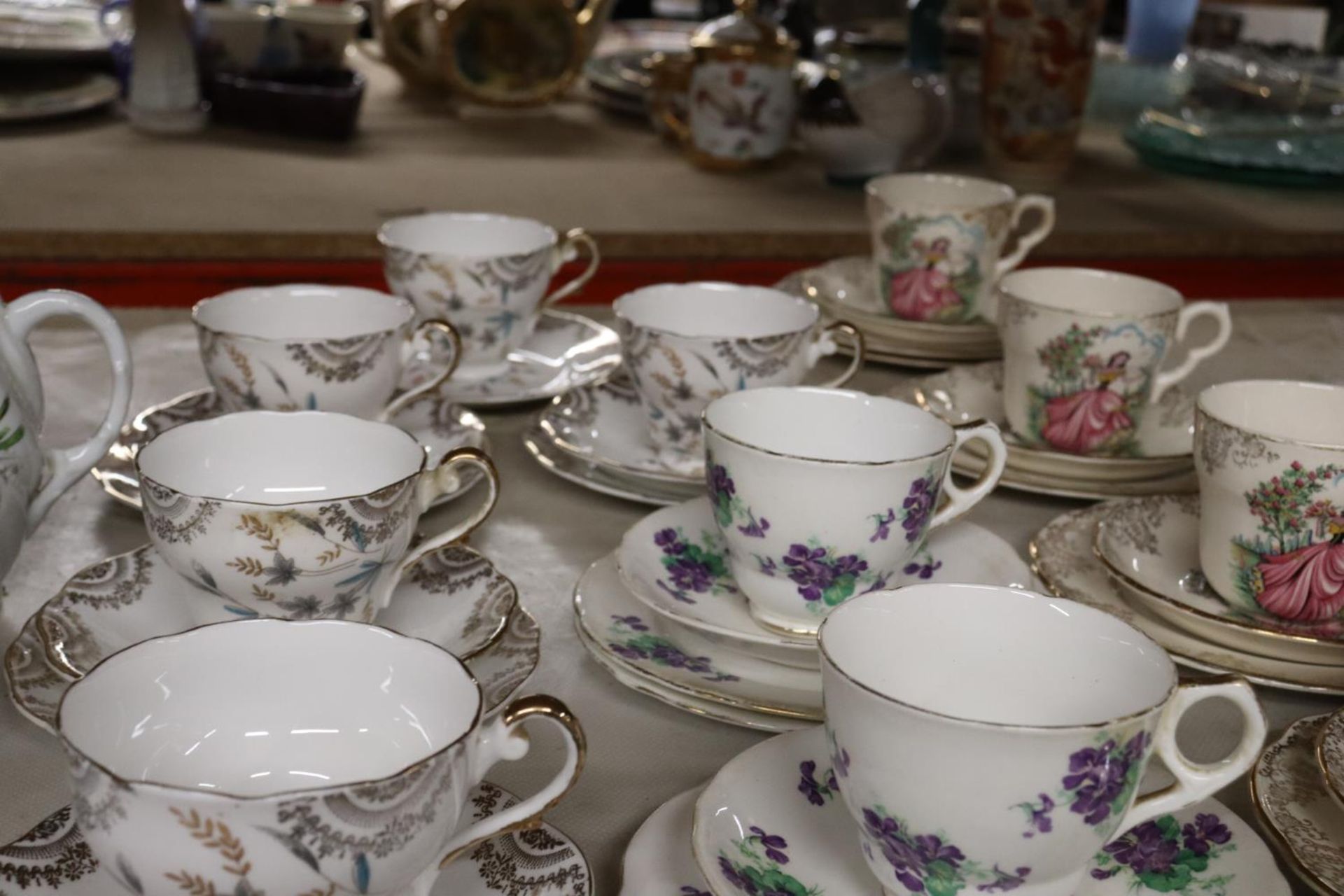 A LARGE QUANTITY OF VINTAGE CHINA TRIOS TO INCLUDE EDWARDIAN POTTERY, A , HALLMARKED SILVER TOPPED - Image 3 of 5